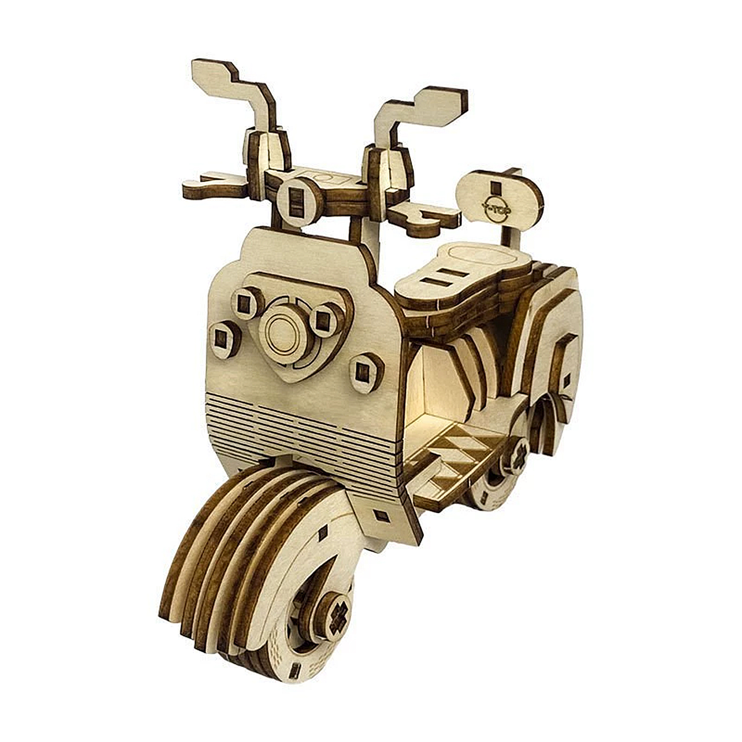 Un modello in legno di uno scooter con ruote e manubrio dettagliati.