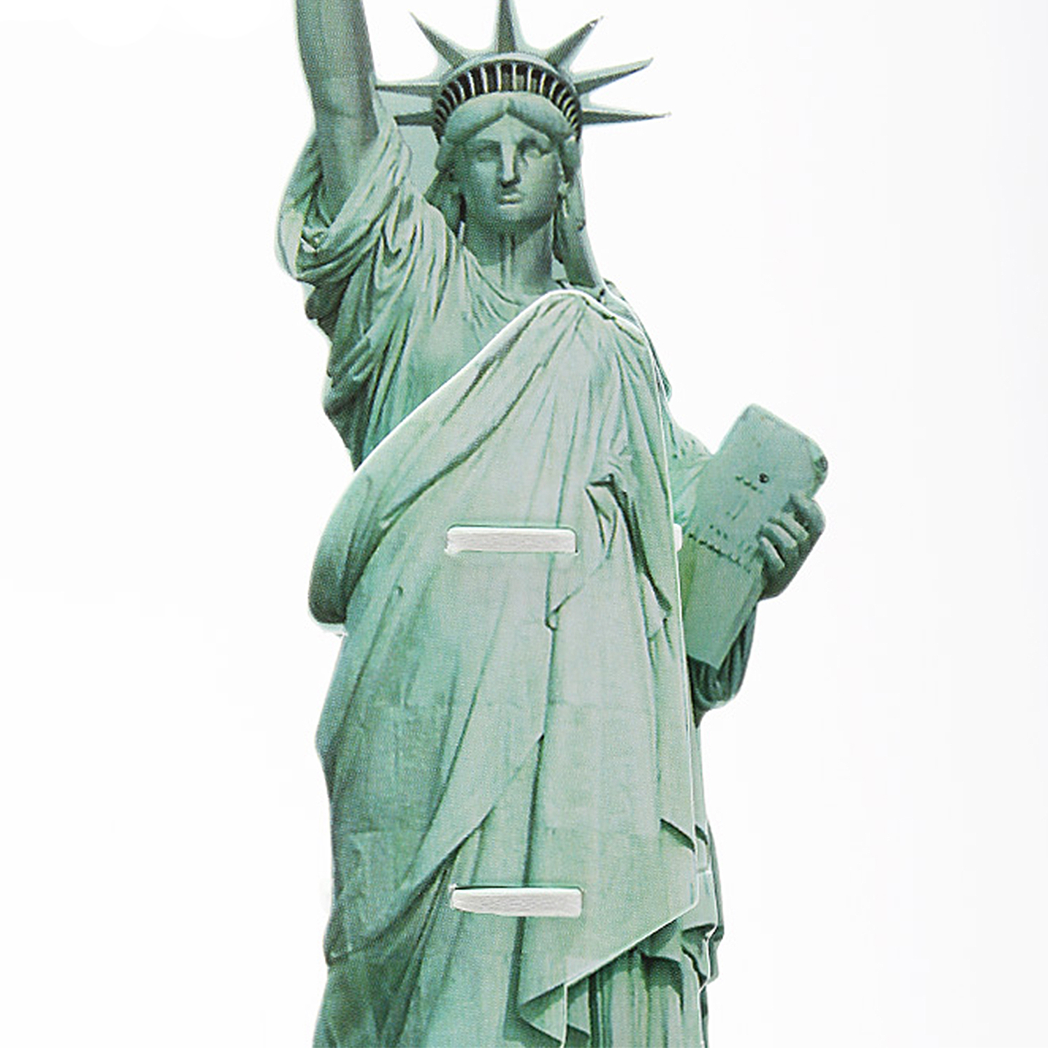 Statua della Libertà con corona e tavoletta su sfondo bianco.