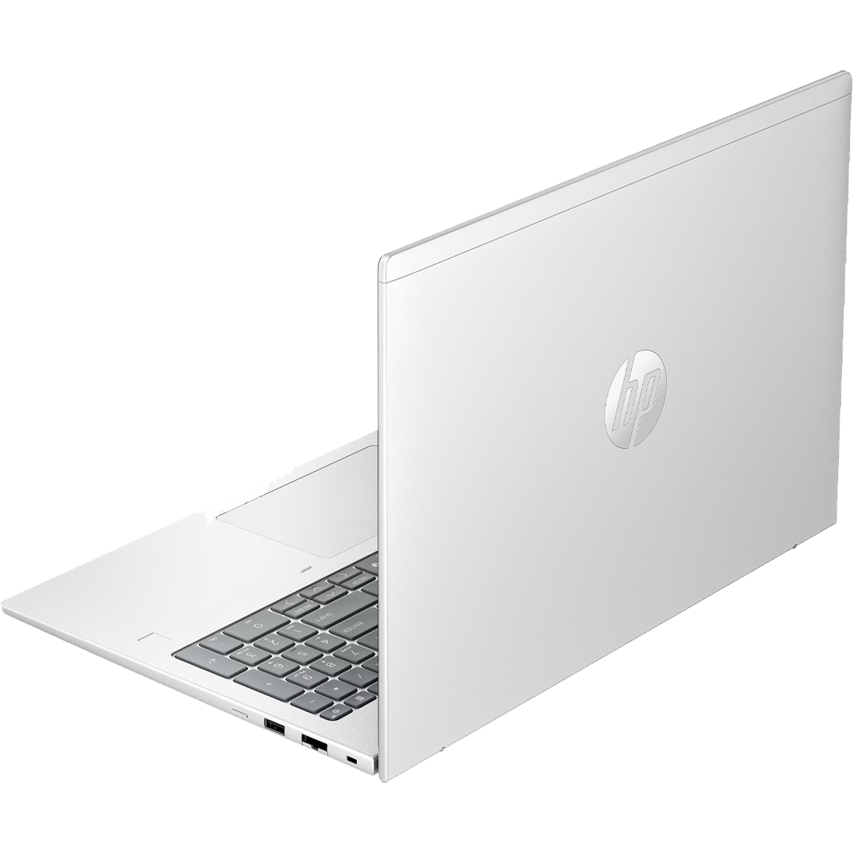 Een zilveren HP laptop wordt vanuit een verhoogde hoek getoond, met het deksel licht geopend.