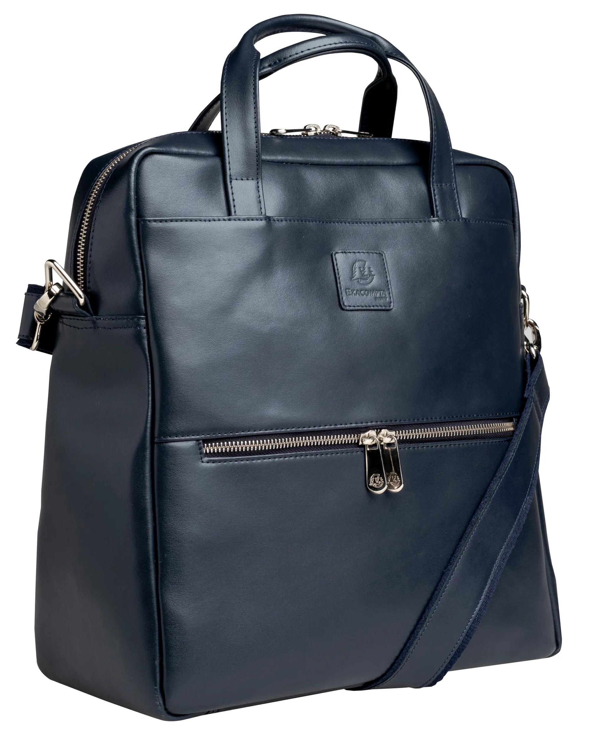 Bolso azul marino de cuero con compartimento con cremallera y correa.