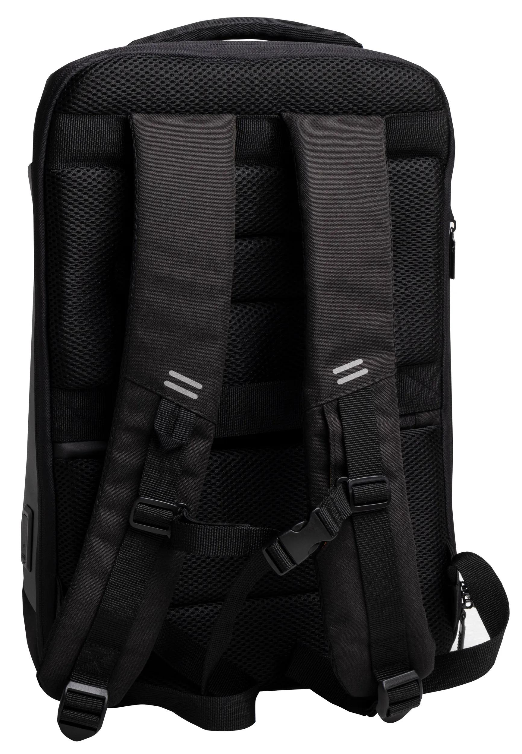 Vista posterior de una mochila negra con correas acolchadas y detalles de malla.