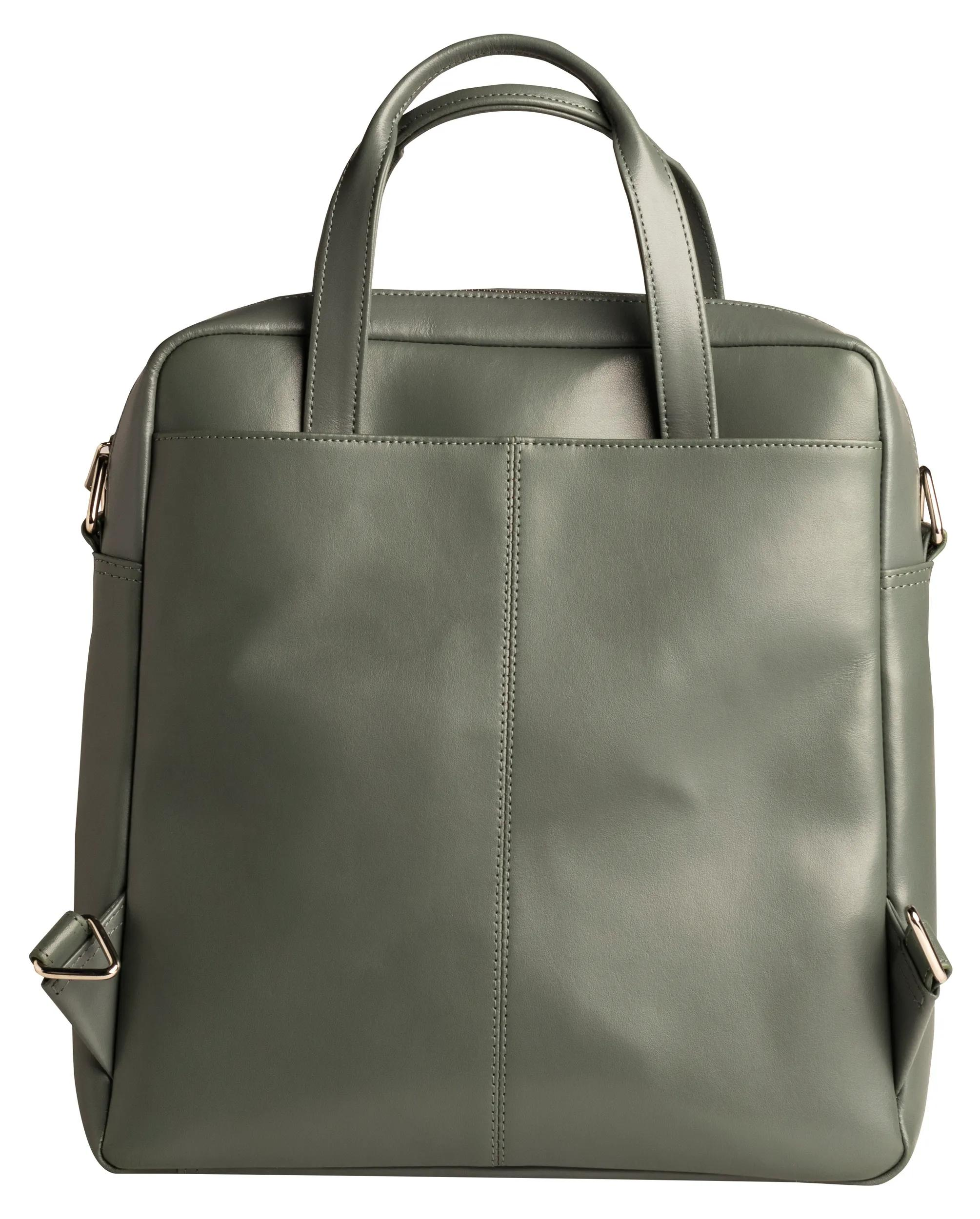 Un bolso gris de cuero con dos asas y bolsillos exteriores.