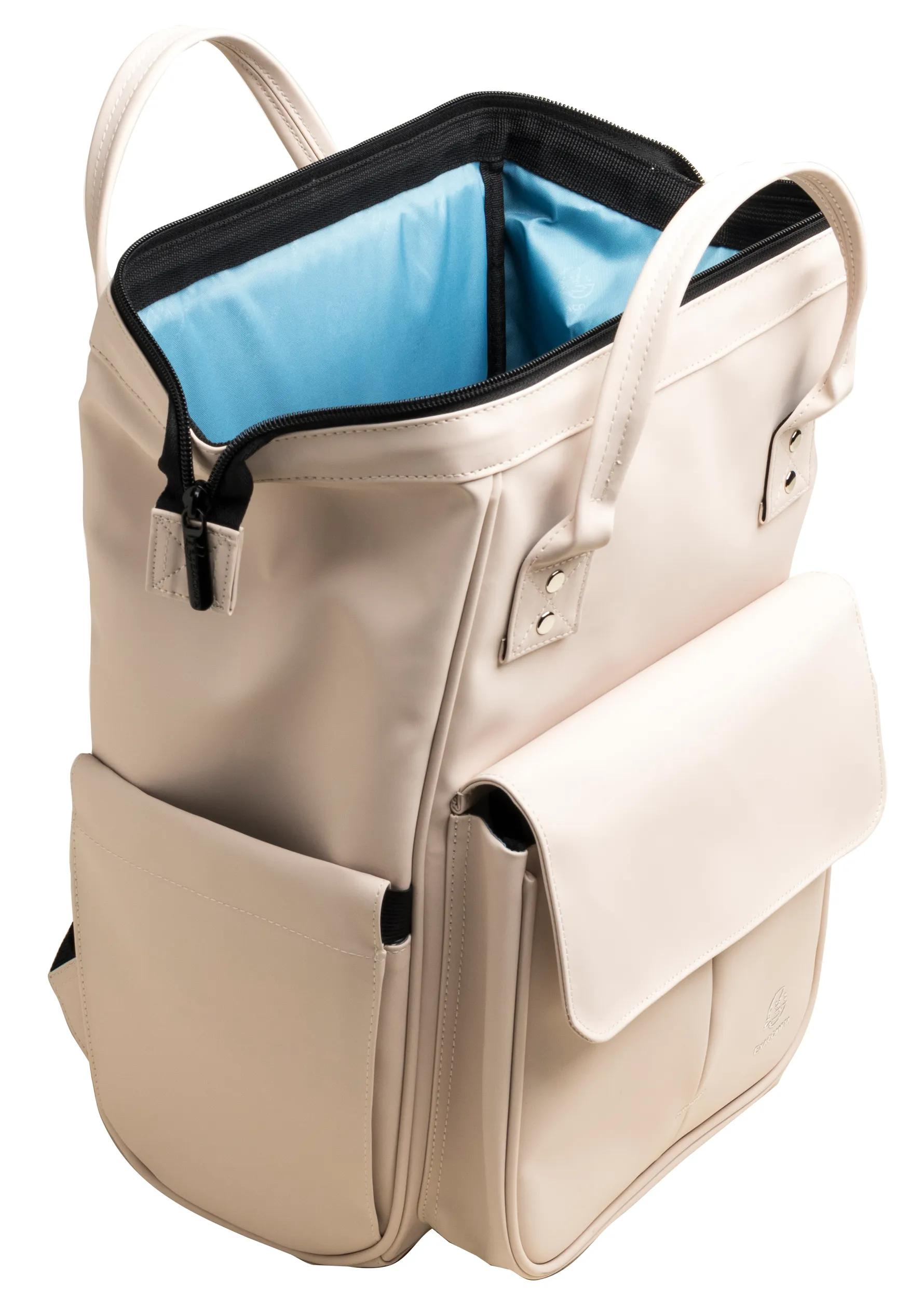 Un bolso claro y abierto con interior y bolsillos exteriores azules.