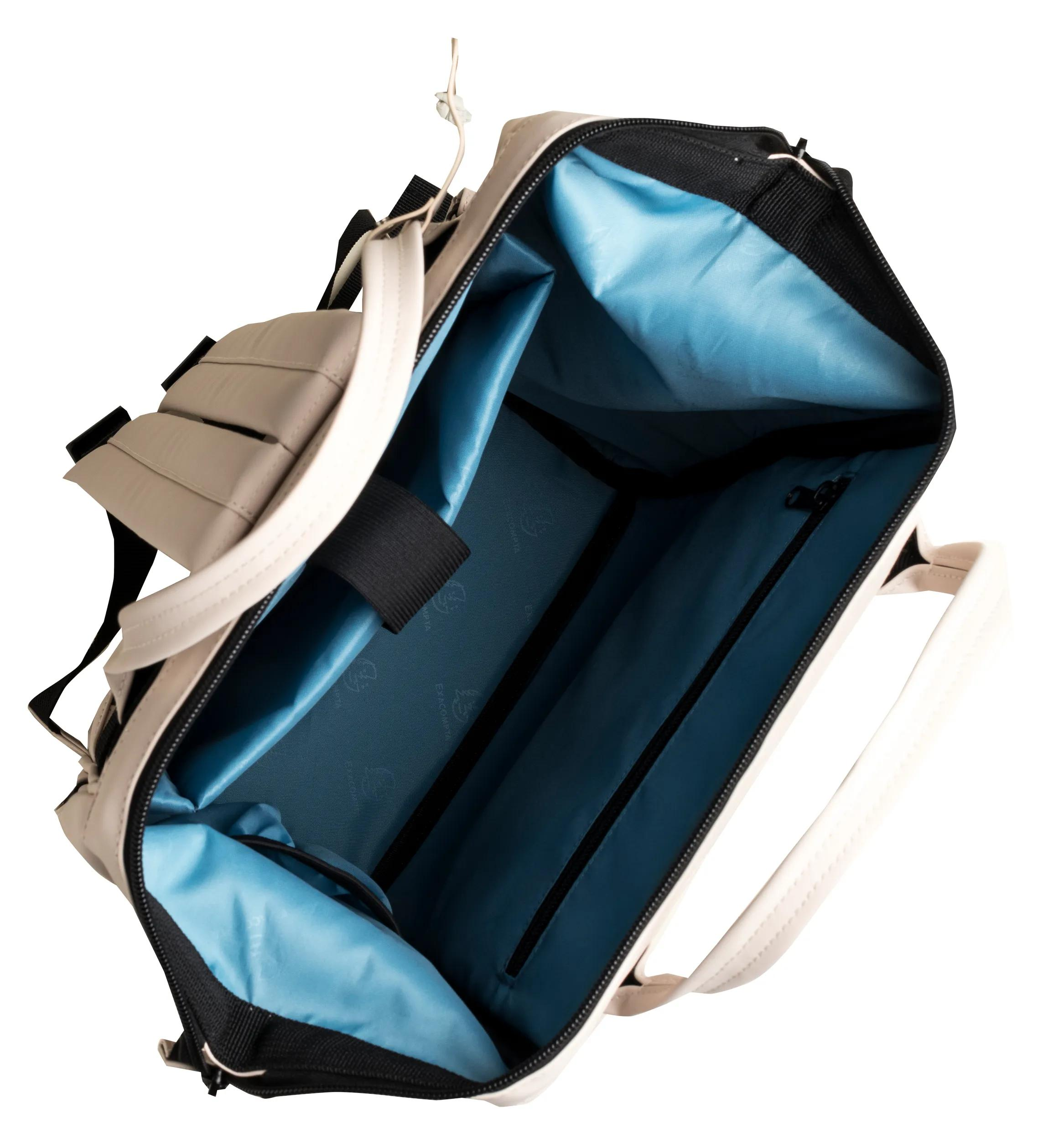 Una mochila beige abierta con interior azul claro y cremalleras negras.