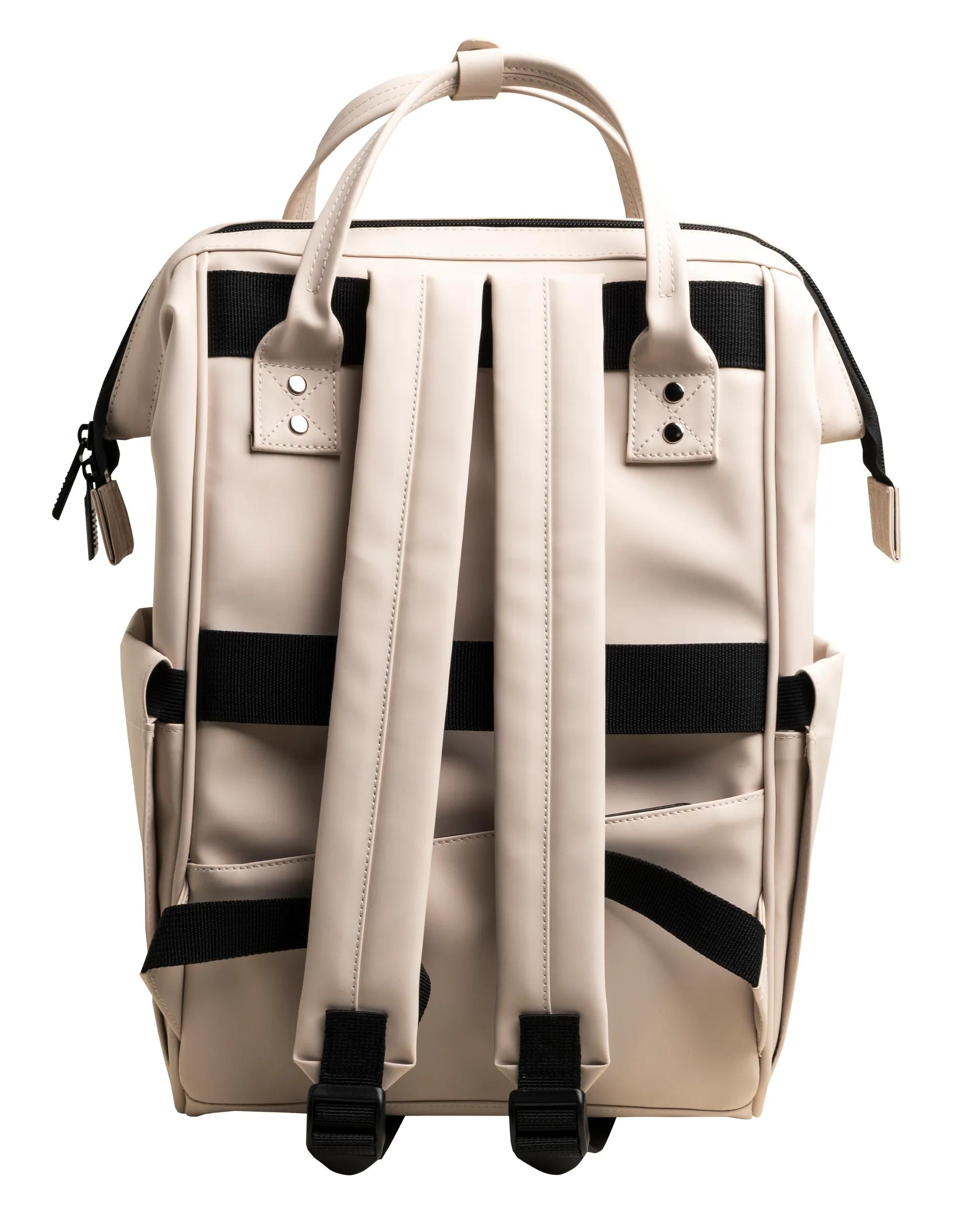 Una mochila beige claro con correas y cremalleras negras.
