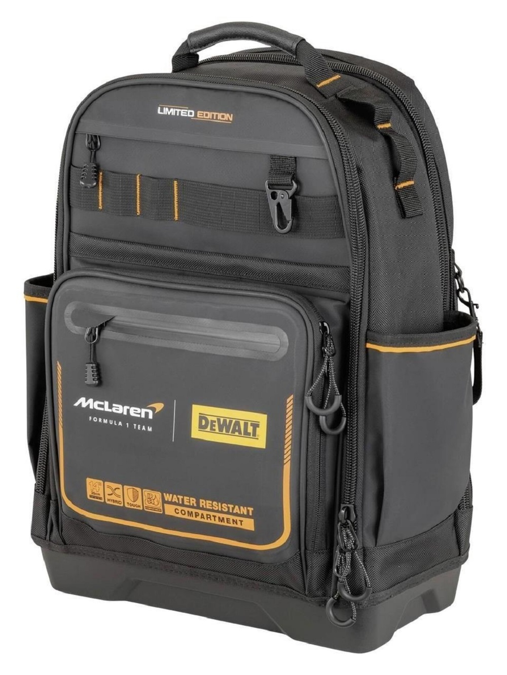 Turuncu vurgulu siyah sırt çantası, McLaren ve DeWalt logolu.