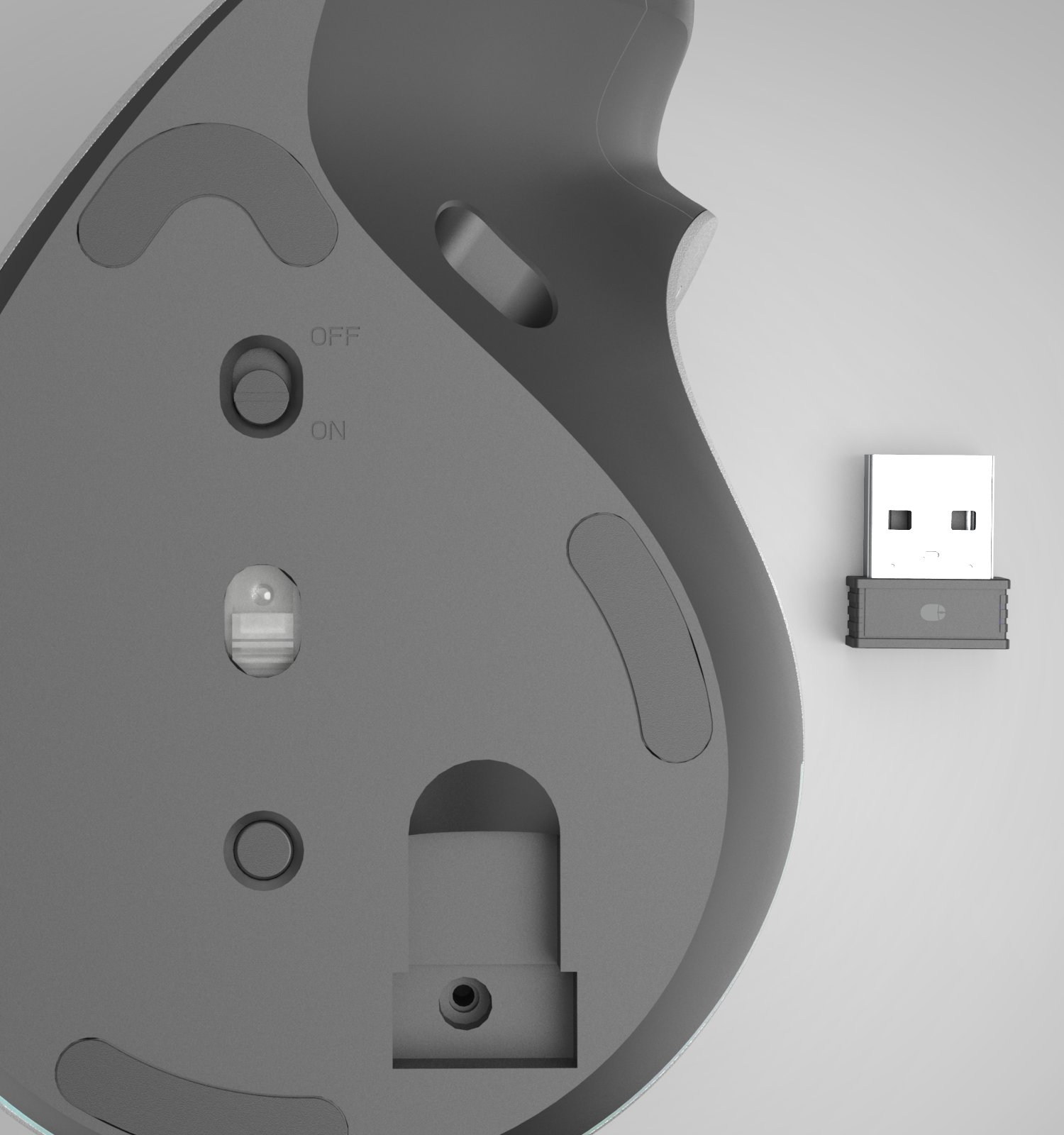 Spód szarej myszy z obok umieszczonym kluczem USB.