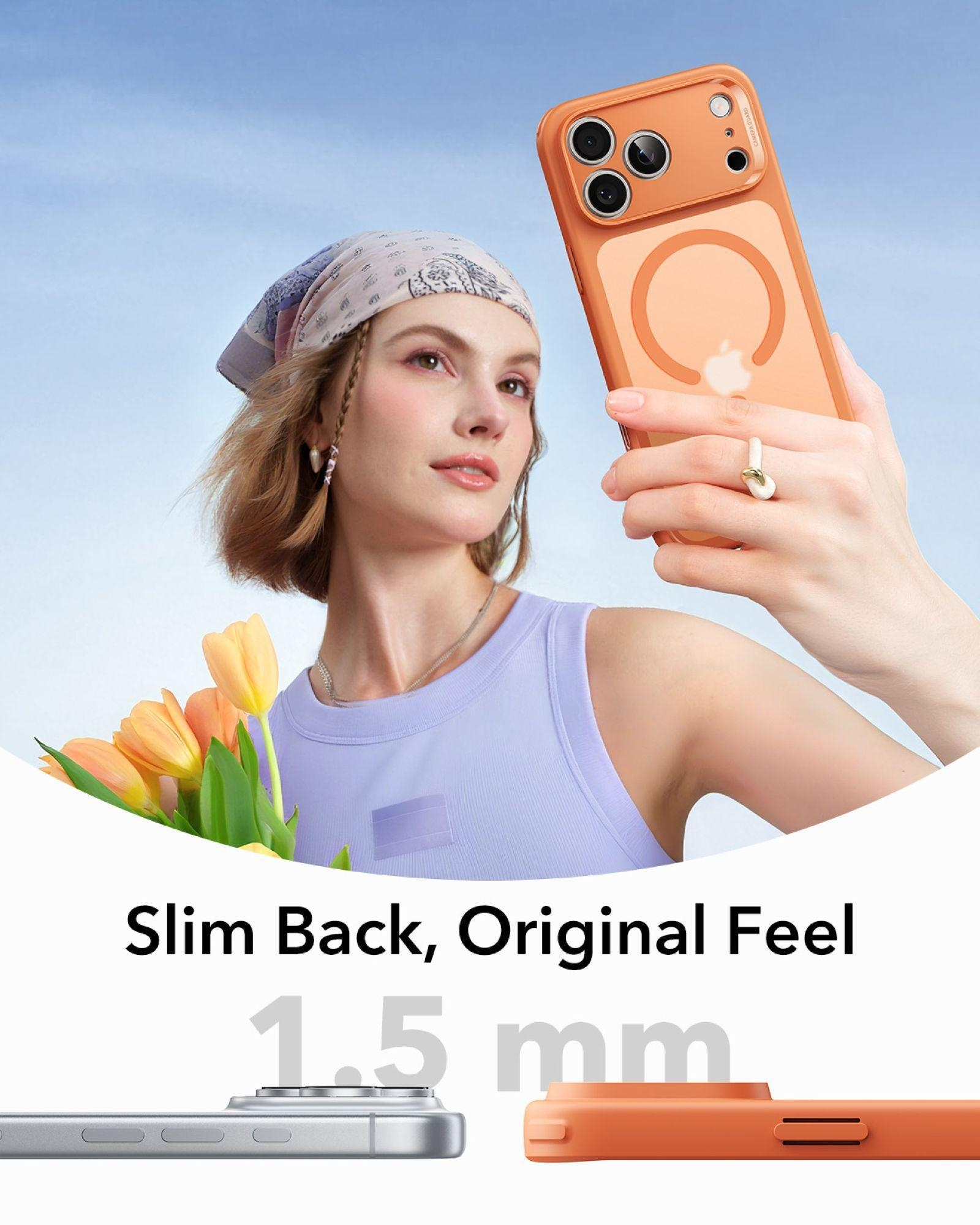 Frau mit Kopftuch hält ein Handy mit orangenem Case, Blumen im Vordergrund.