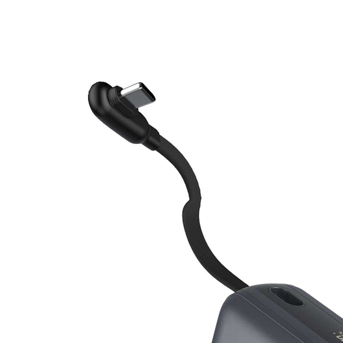 Un connecteur USB-C noir à angle de 90 degrés est relié à un câble tressé.