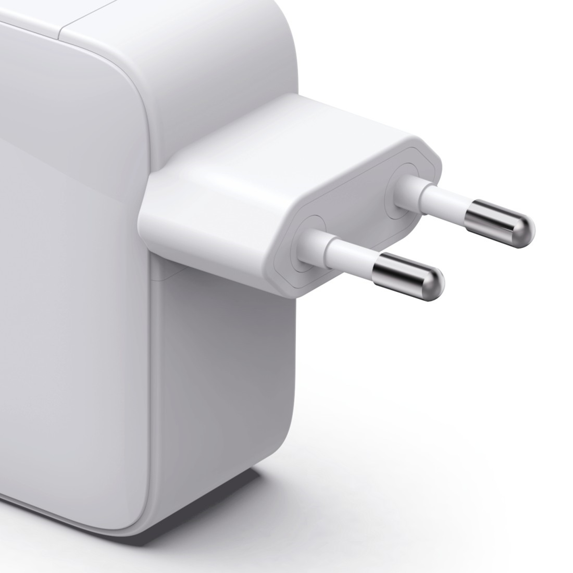 Biały adapter zasilania z dwoma metalowymi bolcami, zbliżenie.
