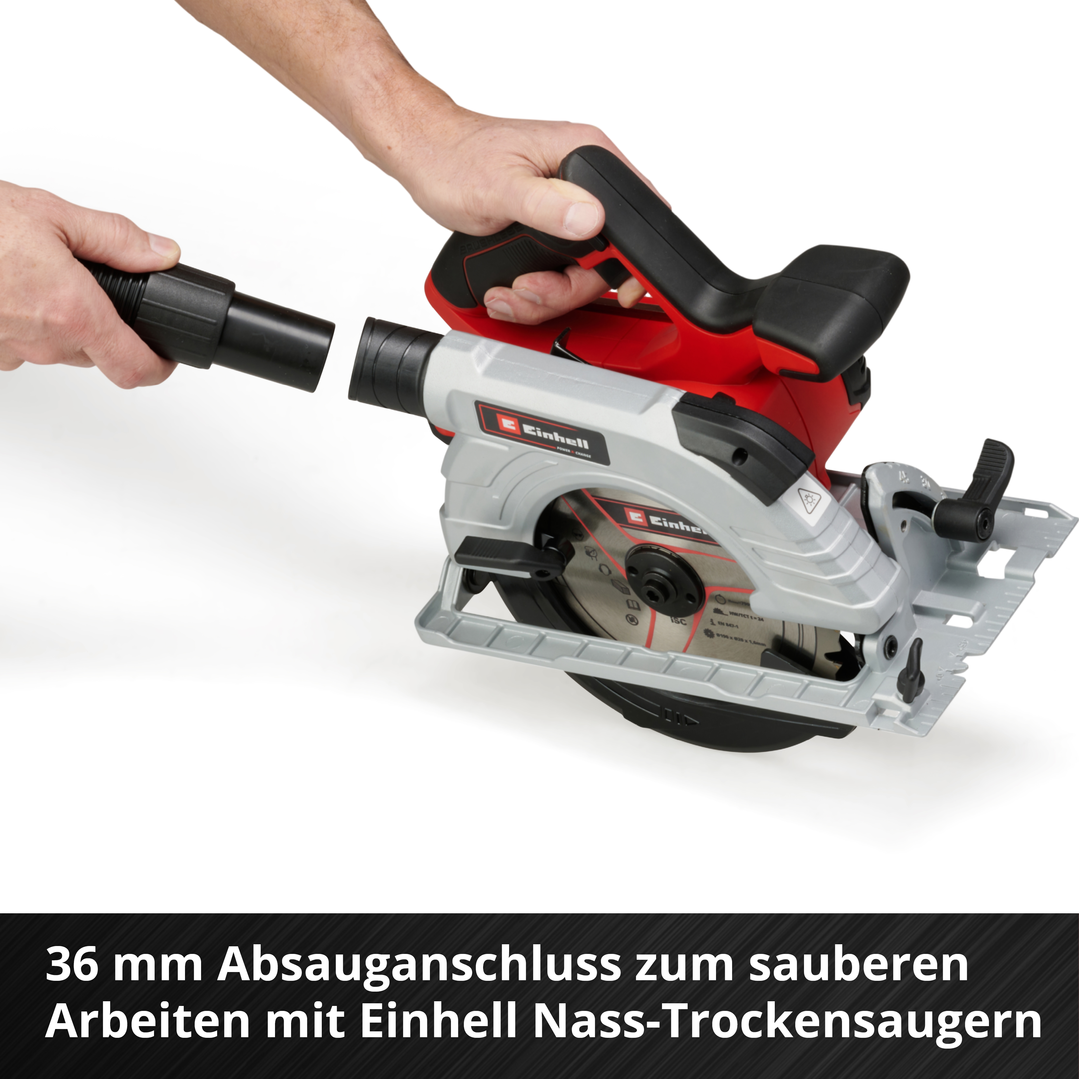 Hand hält Absaugadapter für Kreissäge. Nahaufnahme.