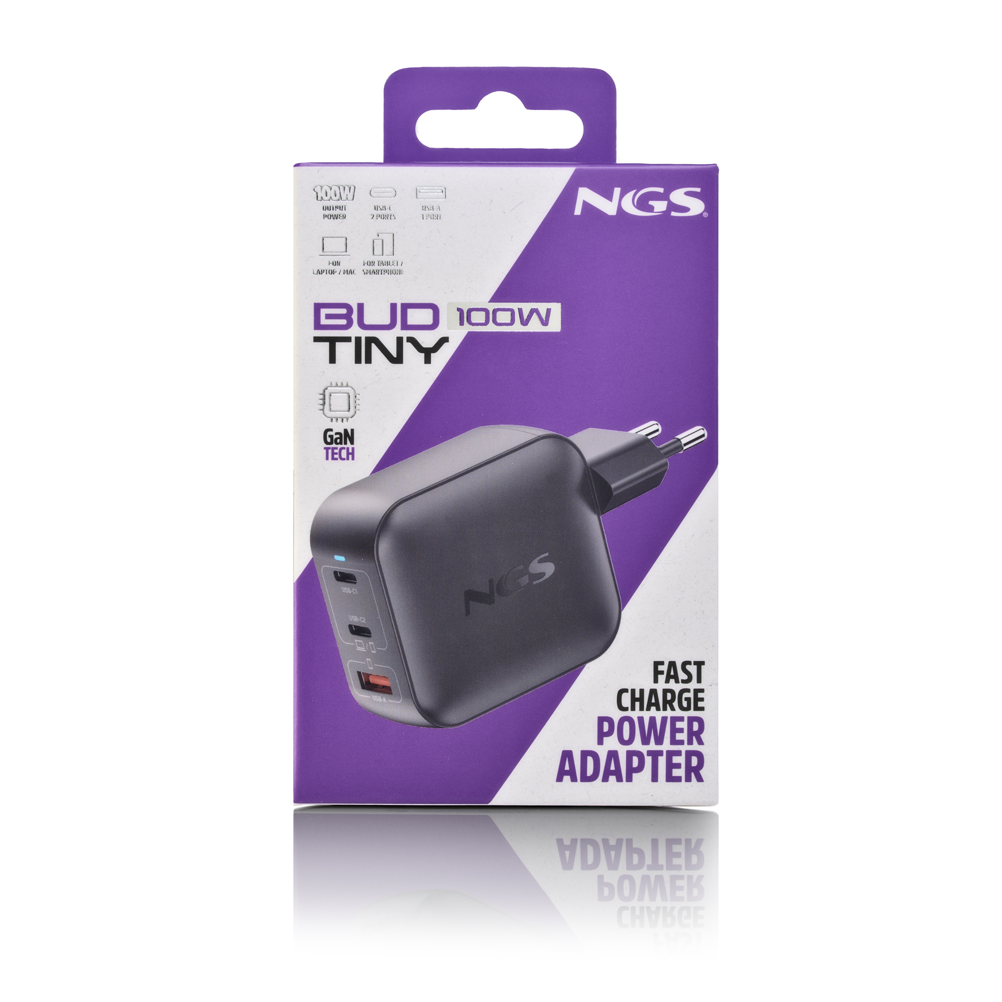 Un adaptador de corriente NGS negro de 100W con dos puertos USB-C y uno USB-A.