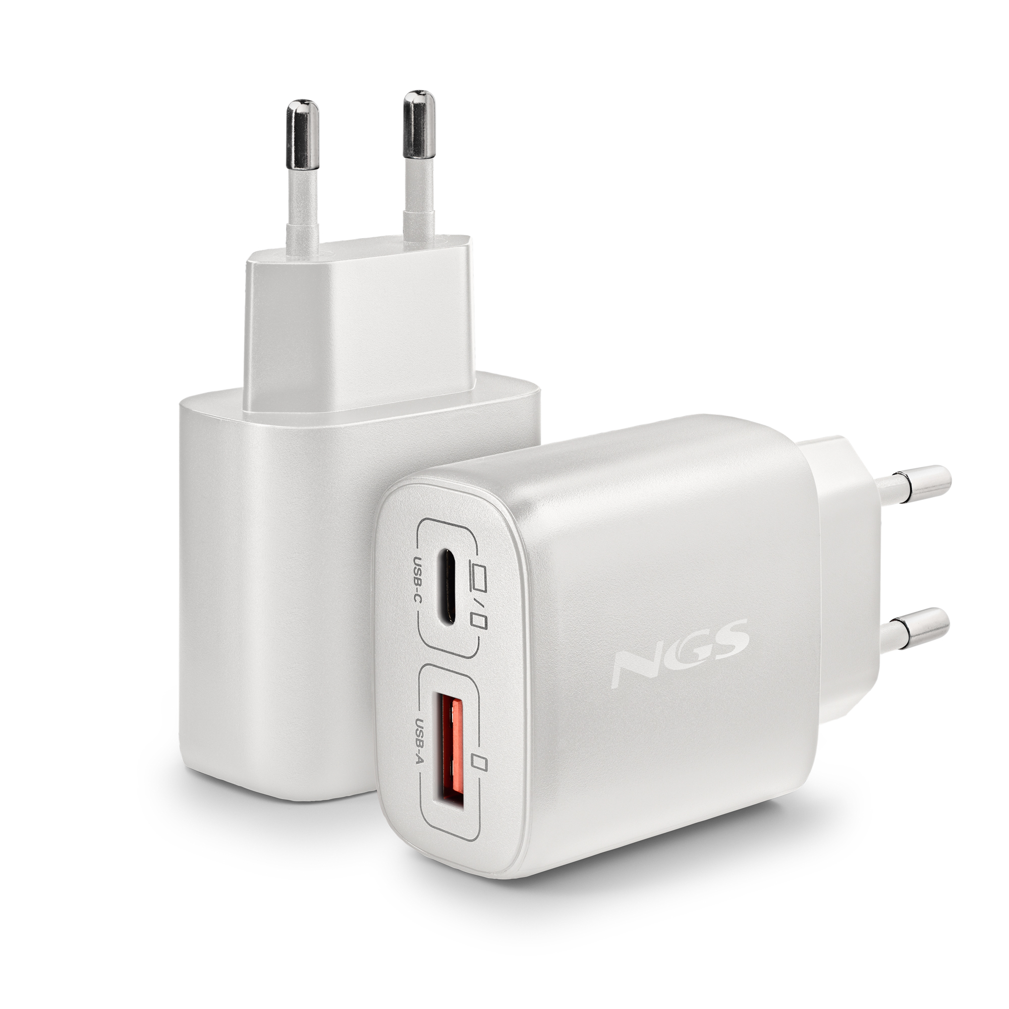 Due caricatori NGS bianchi con porte USB-C e USB-A.
