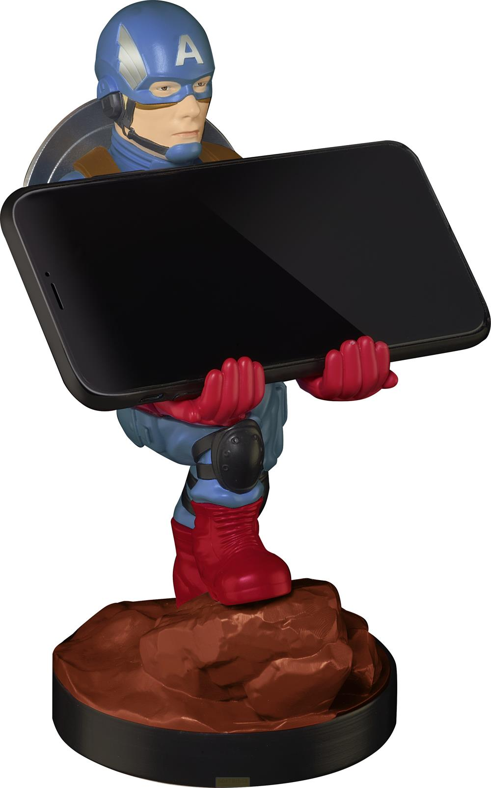Statua di Capitan America che tiene uno smartphone nero su base rocciosa.