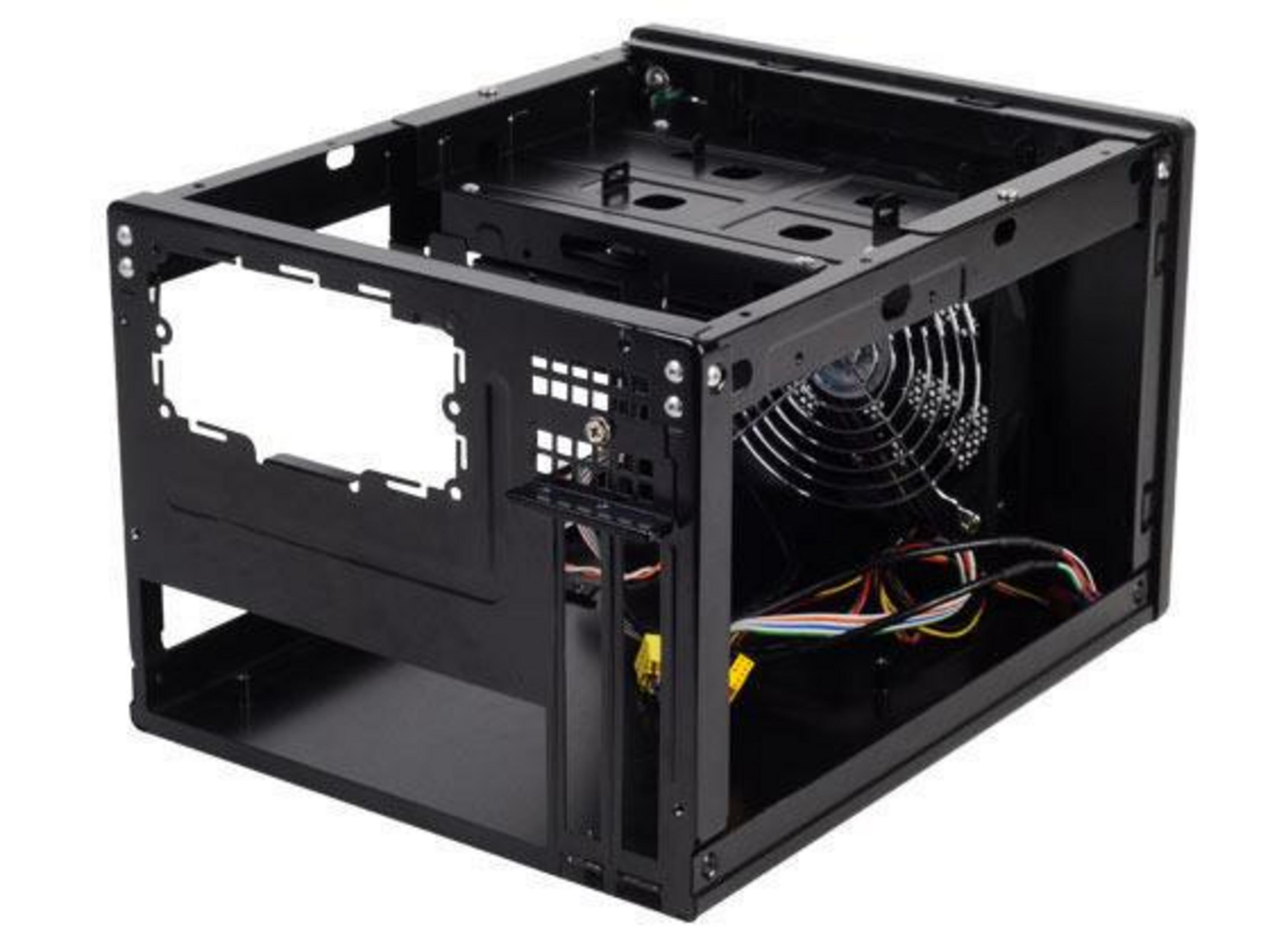 Un case per computer nero con ventola e cavi.
