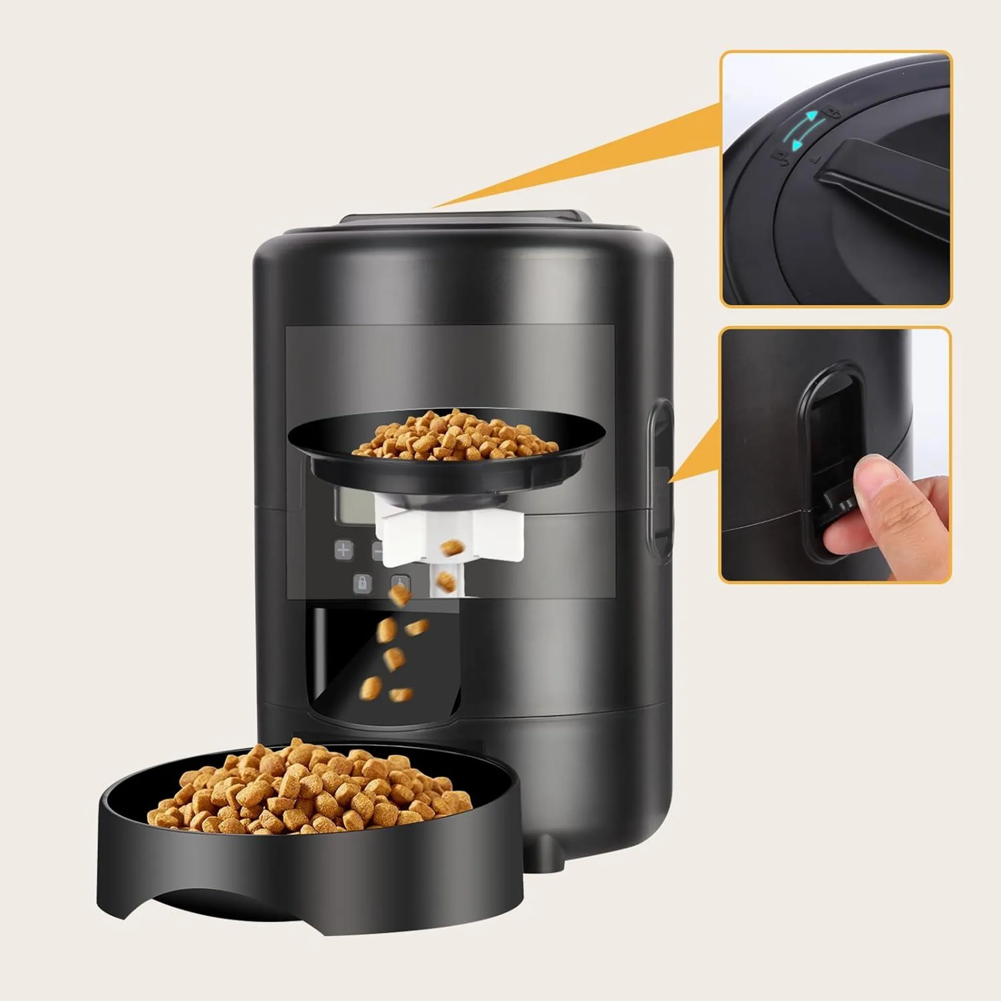 Ein schwarzer automatischer Tierfutterspender mit Futter in der Schale und im Napf.