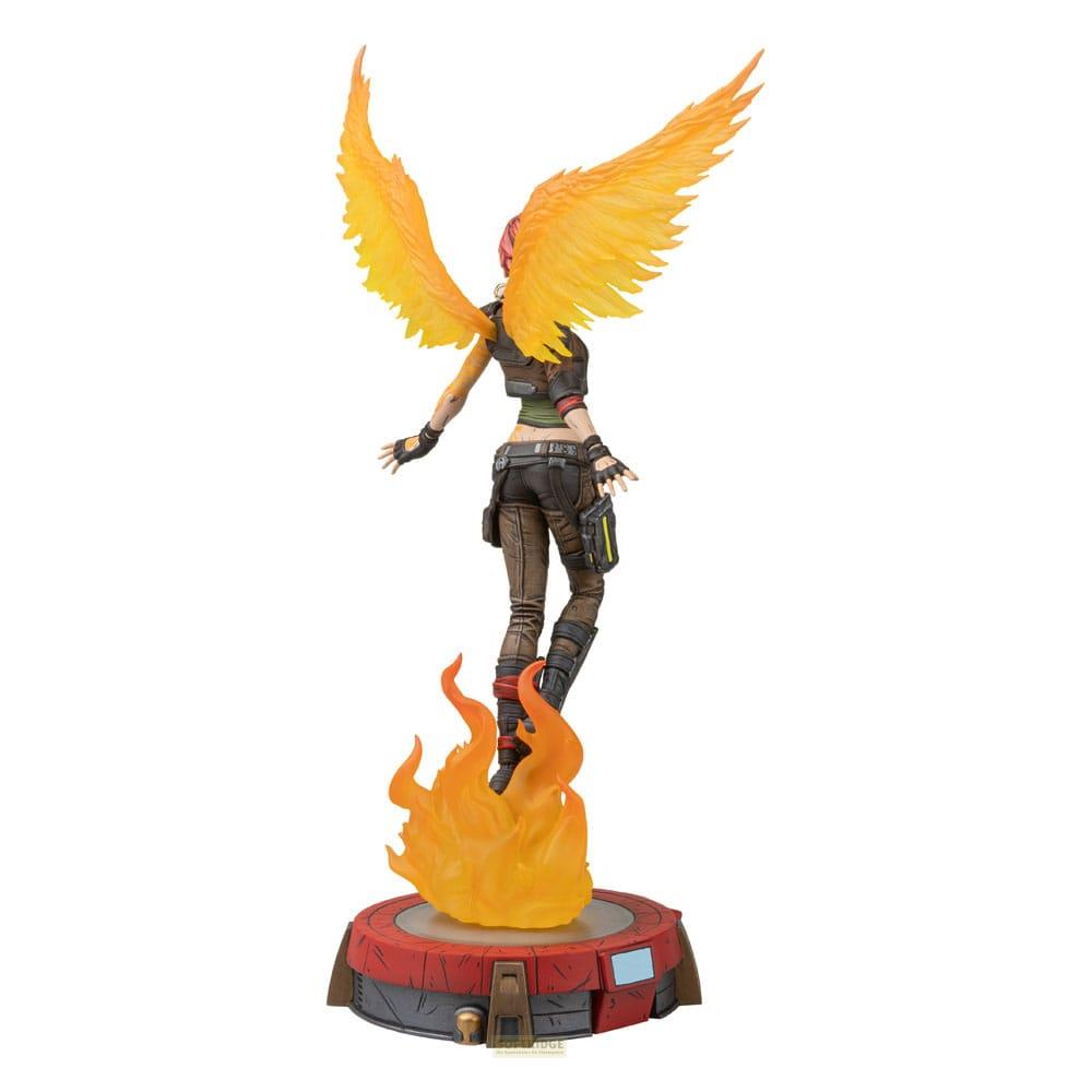 Eine Figur mit orangefarbenen Flügeln steht auf einer feuerbasierten Plattform.