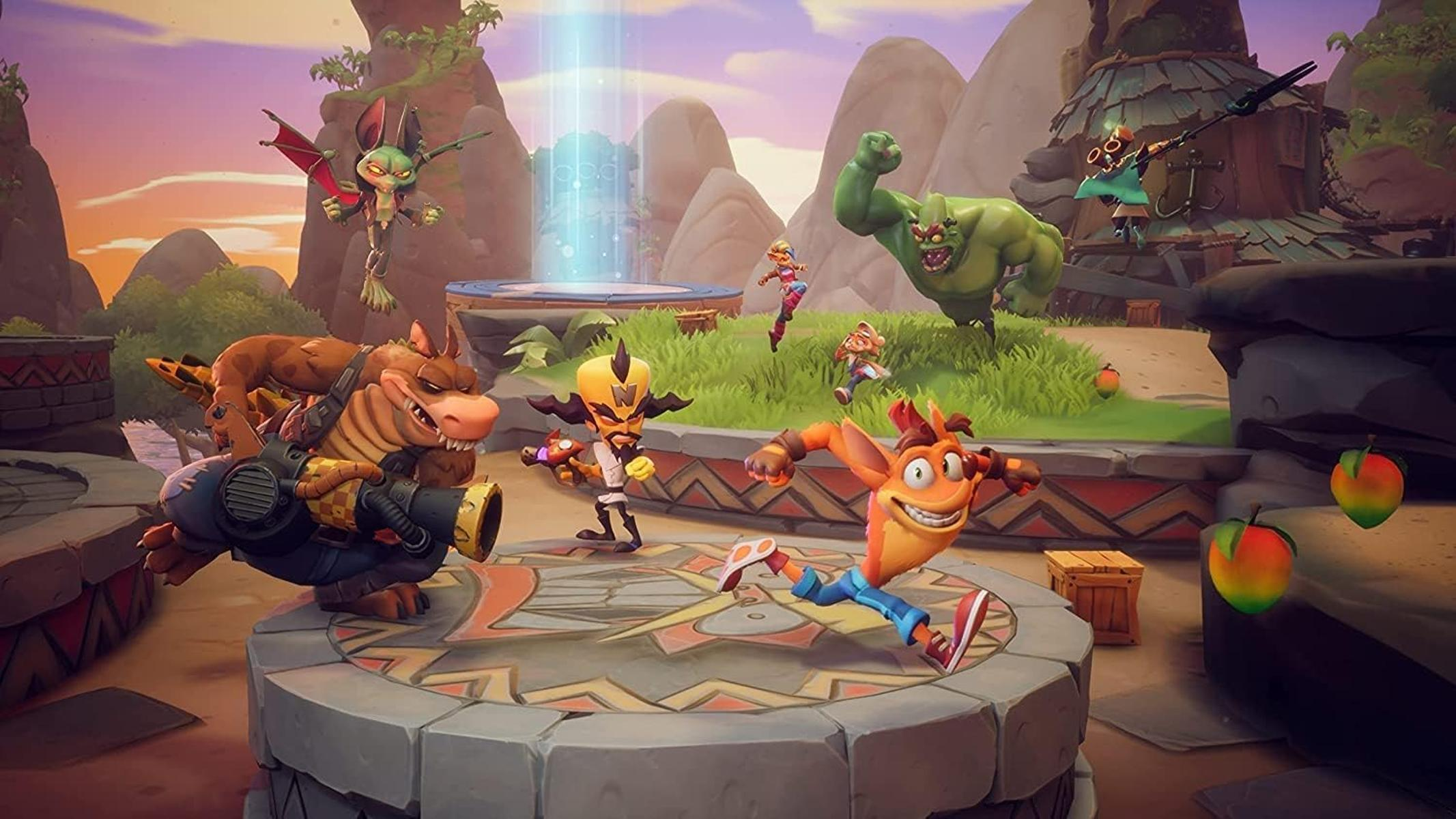 Crash Bandicoot e amici combattono un grande boss verde su una piattaforma circolare.