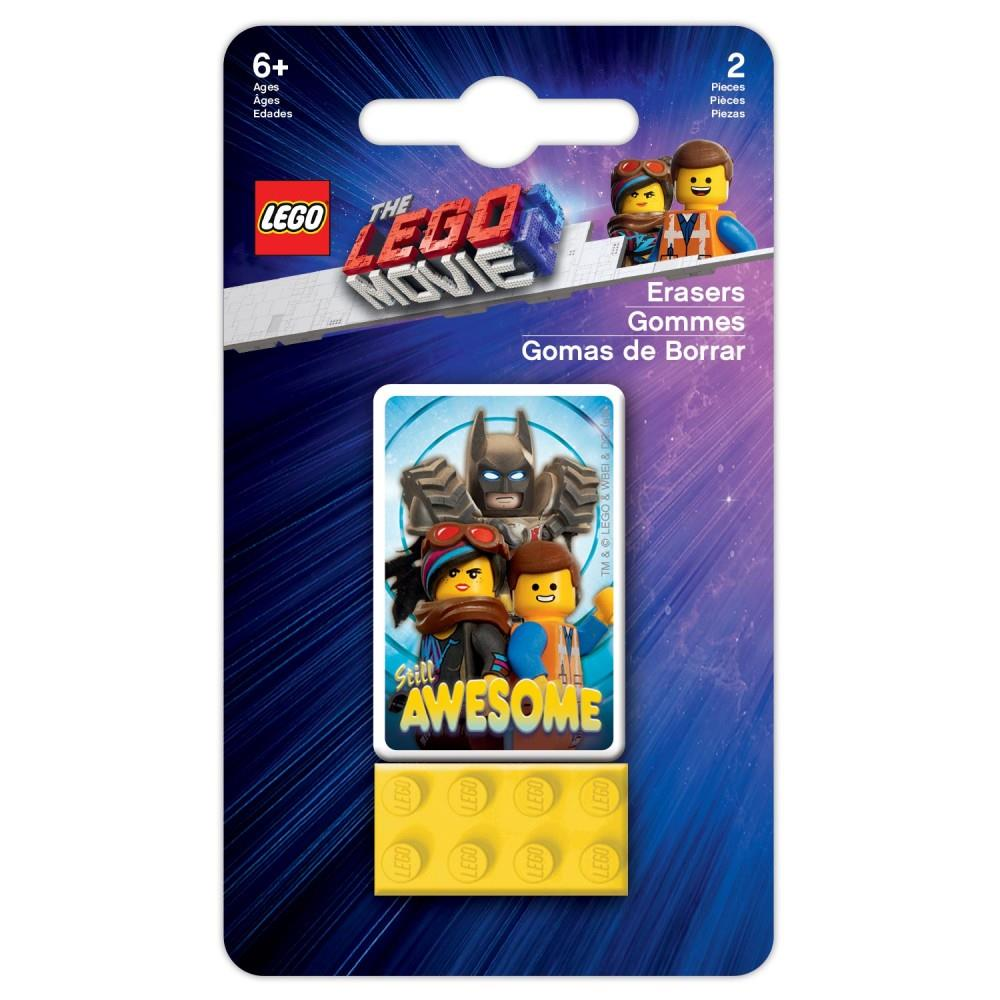 Lego Movie silgileri: Batman, Emmet ve Wyldstyle sarı Lego tuğla üzerinde.
