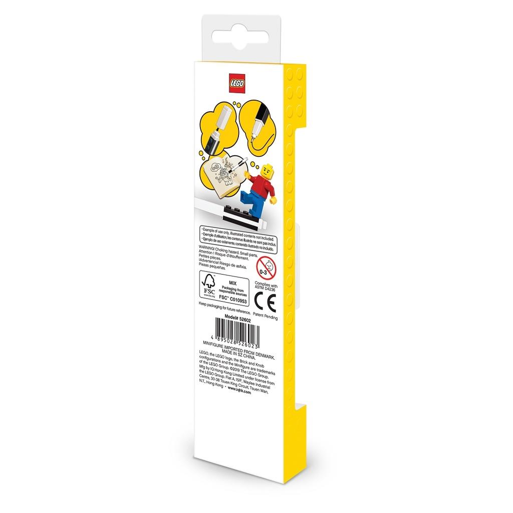 Embalaje LEGO con etiquetas de advertencia y marca CE.