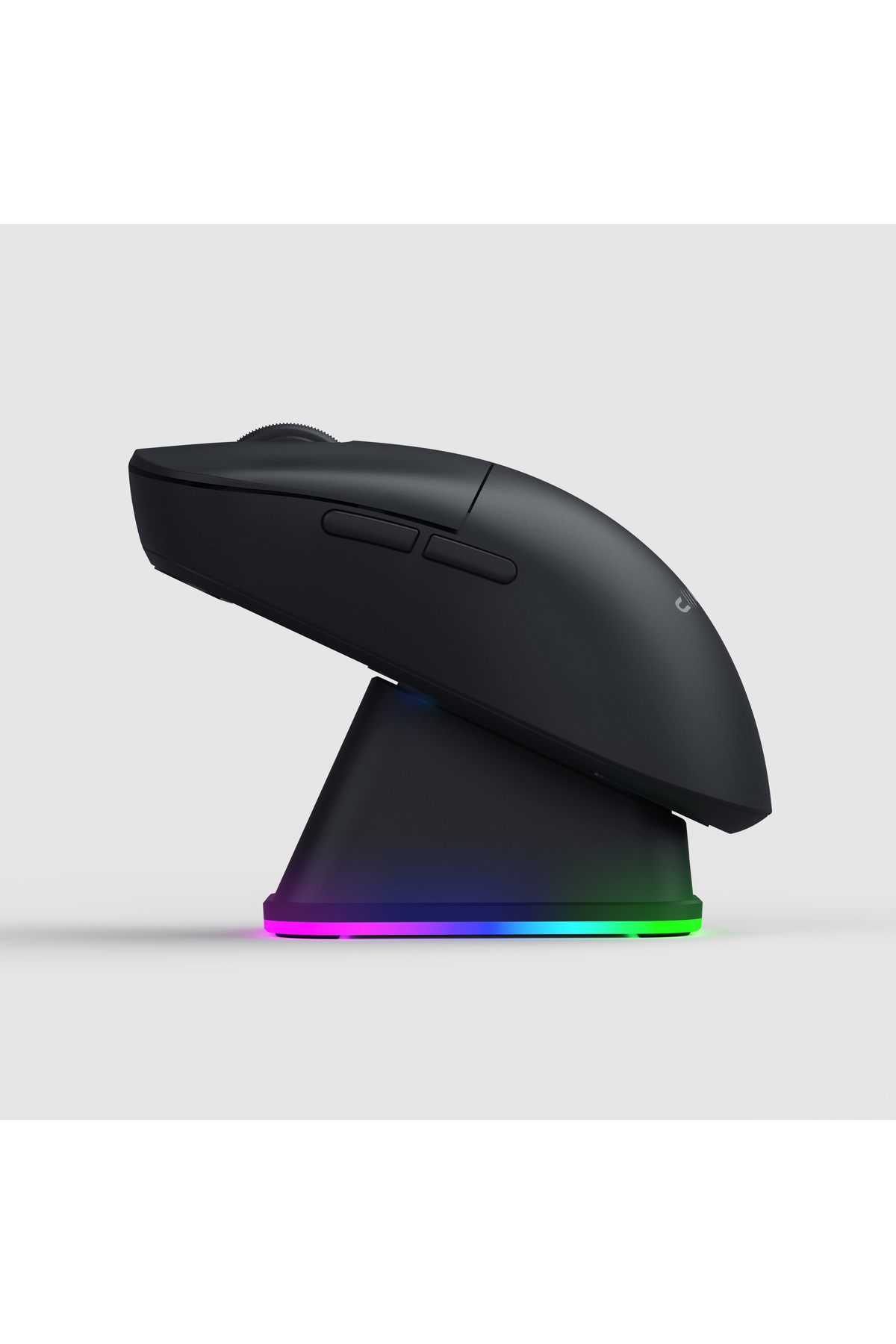RGB aydınlatmalı şarj istasyonunda siyah kablosuz fare.