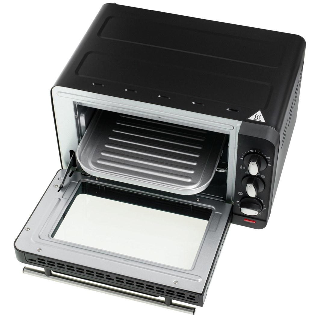 Forno elettrico nero da tavolo con porta aperta e teglia.