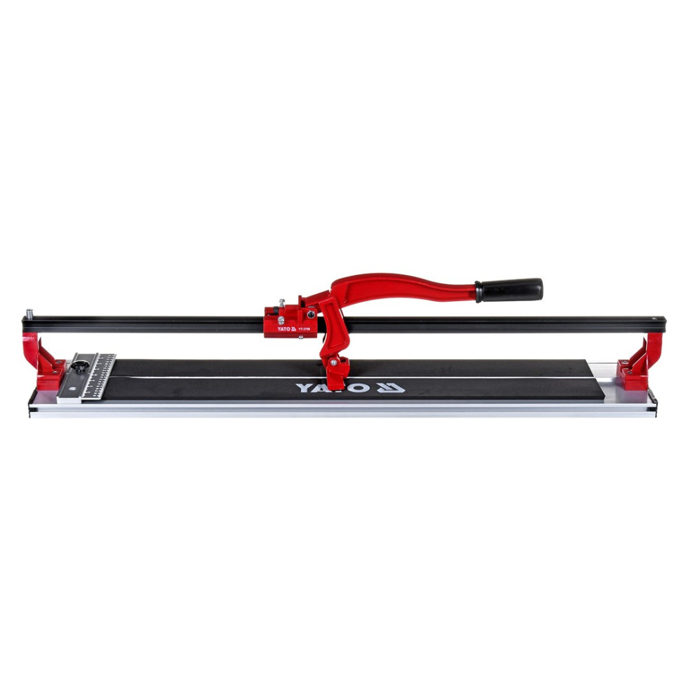 Tagliapiastrelle rosso con base nera e guida in metallo.