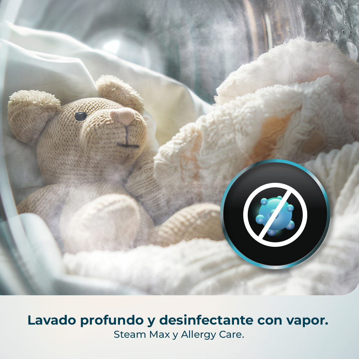 Ein Teddybär in einer Waschmaschine mit Dampf und einem Bakteriensymbol.