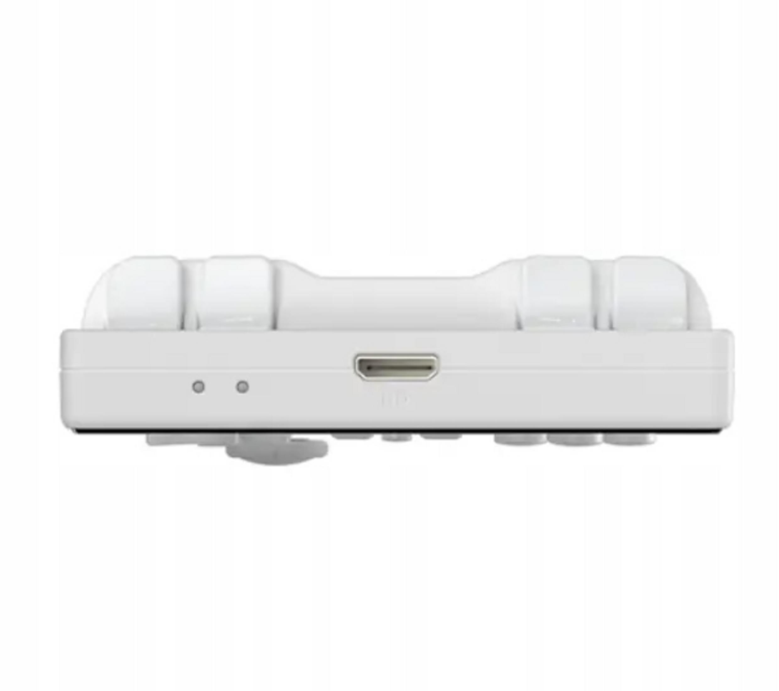 Dispositivo elettronico bianco con porta USB e pulsanti.