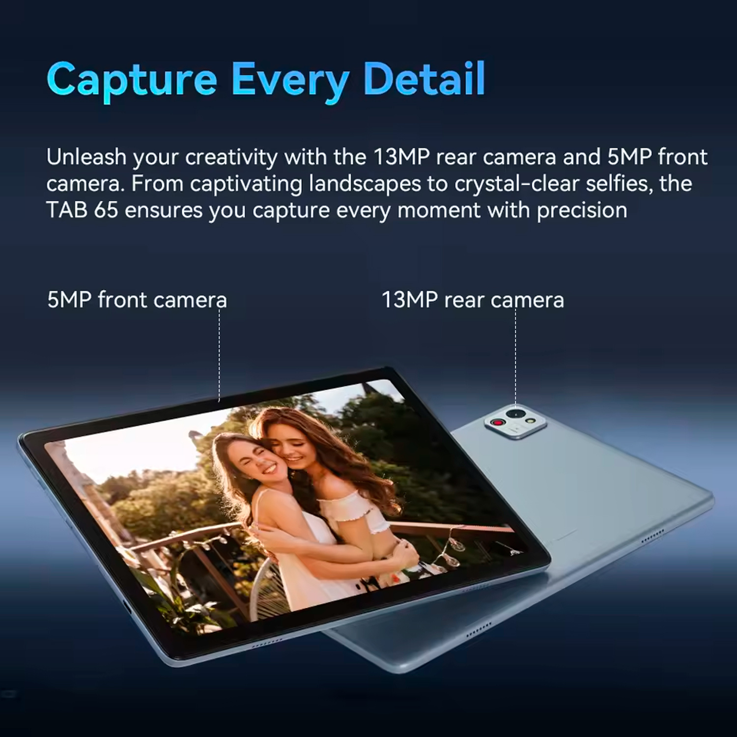 Tablet z aparatem przednim 5MP i tylnym 13MP pokazuje dwie uśmiechnięte kobiety.