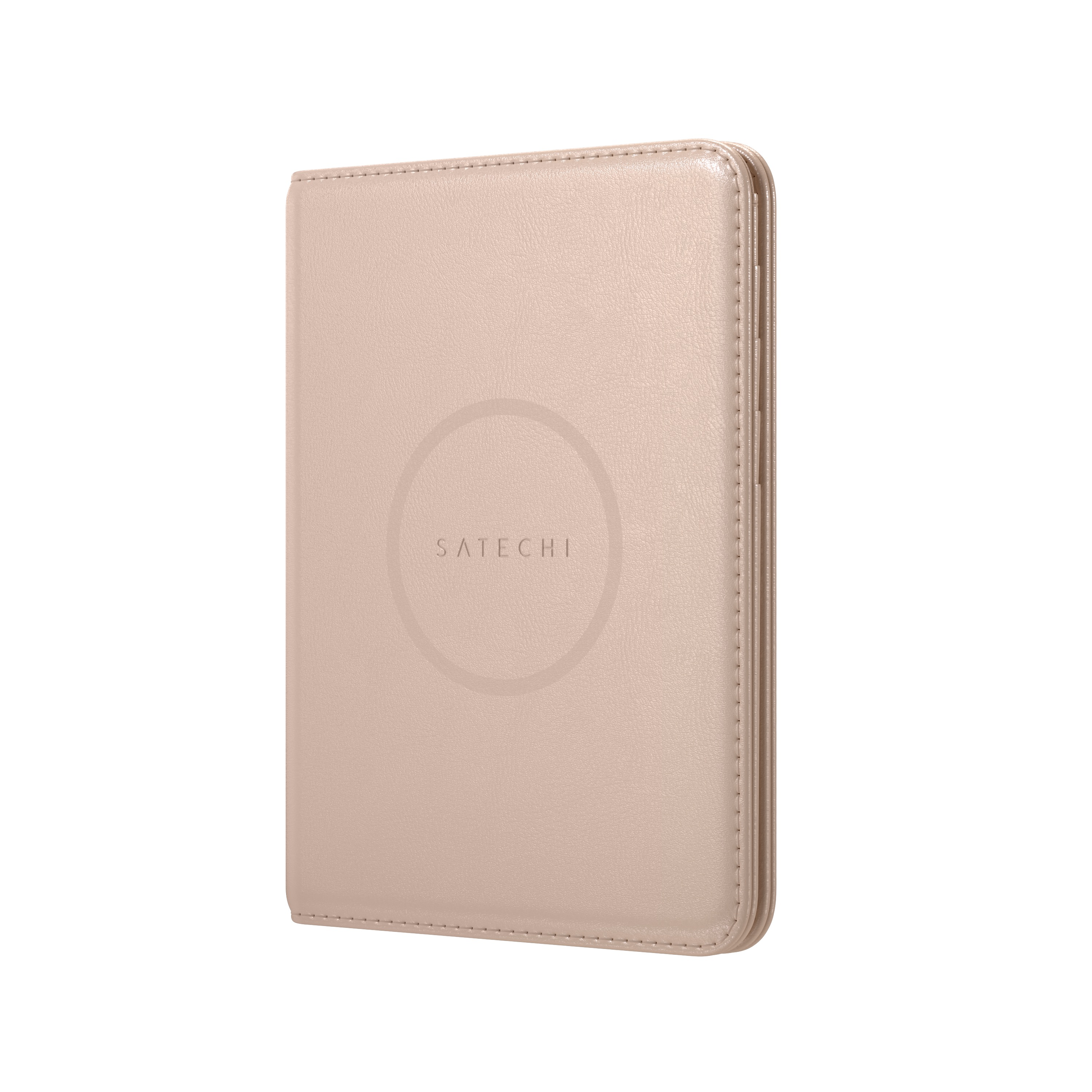 Una custodia beige chiaro, effetto pelle, con logo SATECHI, su sfondo bianco.