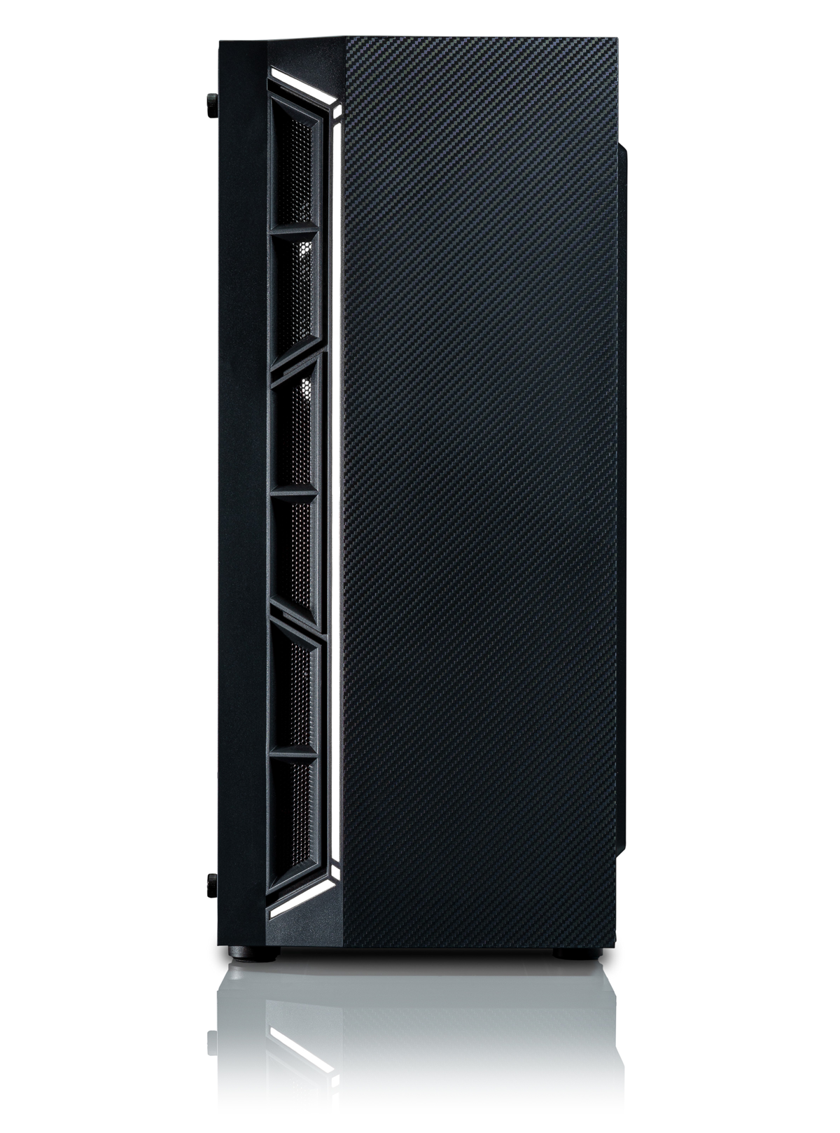 Czarna obudowa komputera z wzorem włókna węglowego i otworami wentylacyjnymi.