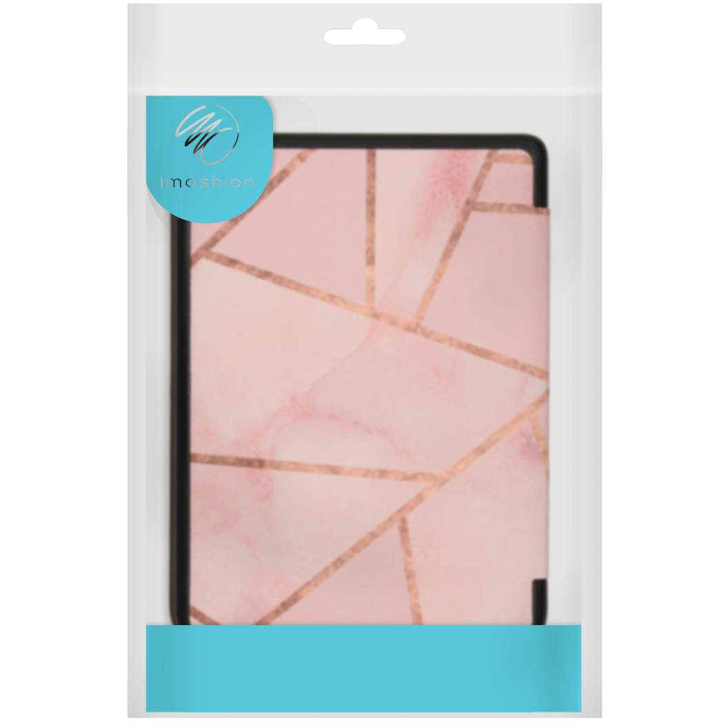 Coque à motif marbre rose et lignes dorées, dans son emballage.