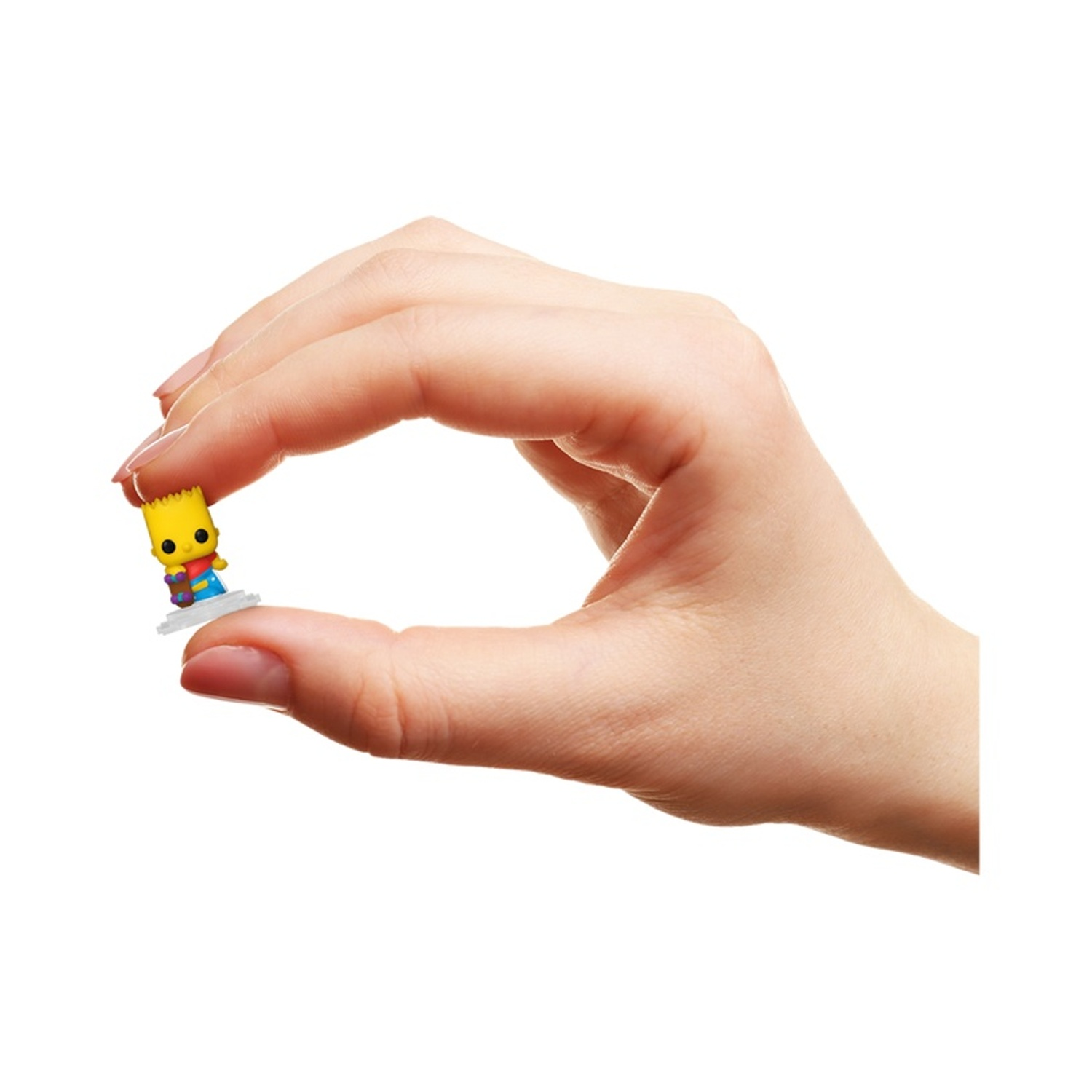 Statua di Bart Simpson su un pollice, tenuta da una mano.