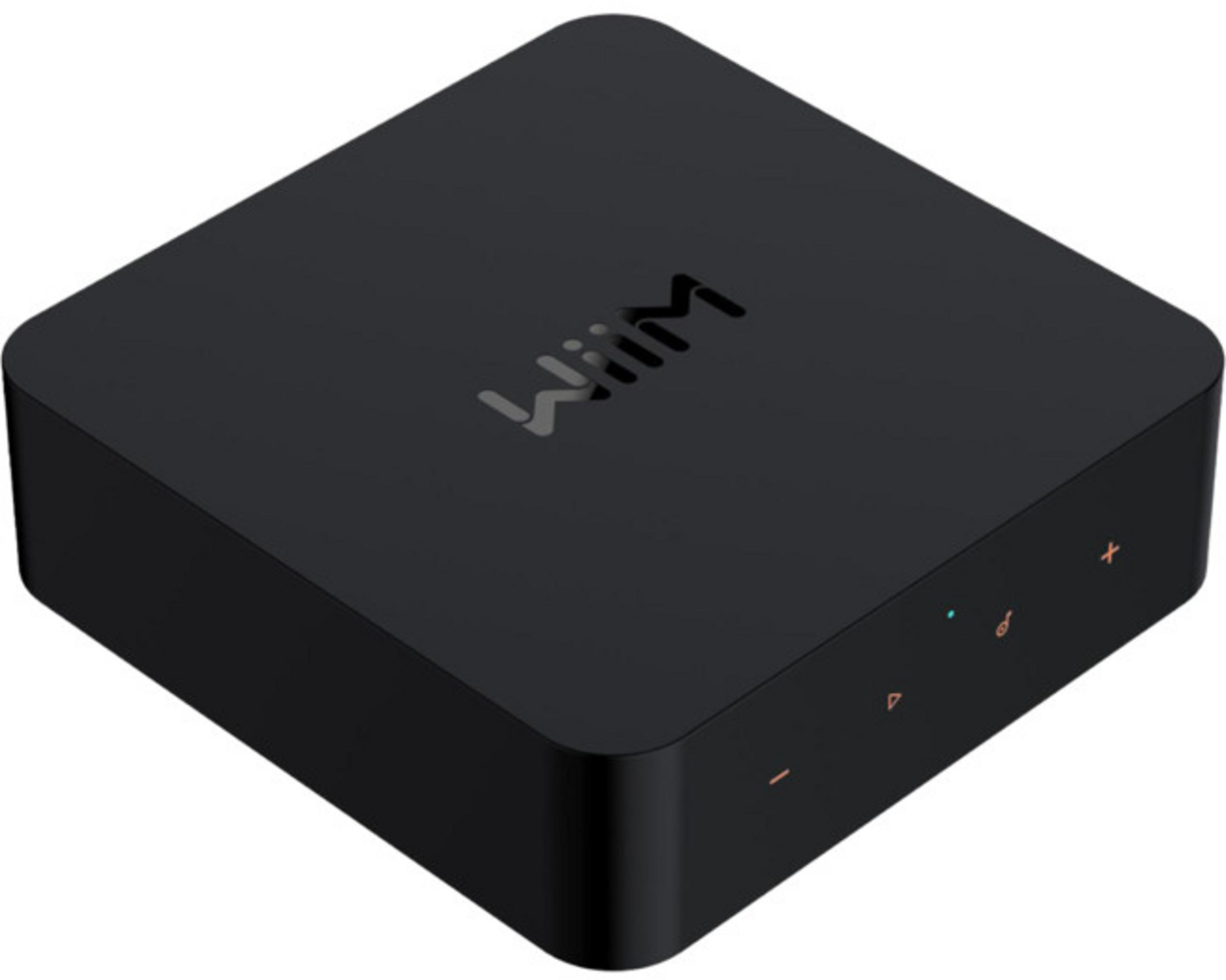 Un dispositivo quadrato nero con il logo 'WiiM' e pulsanti.