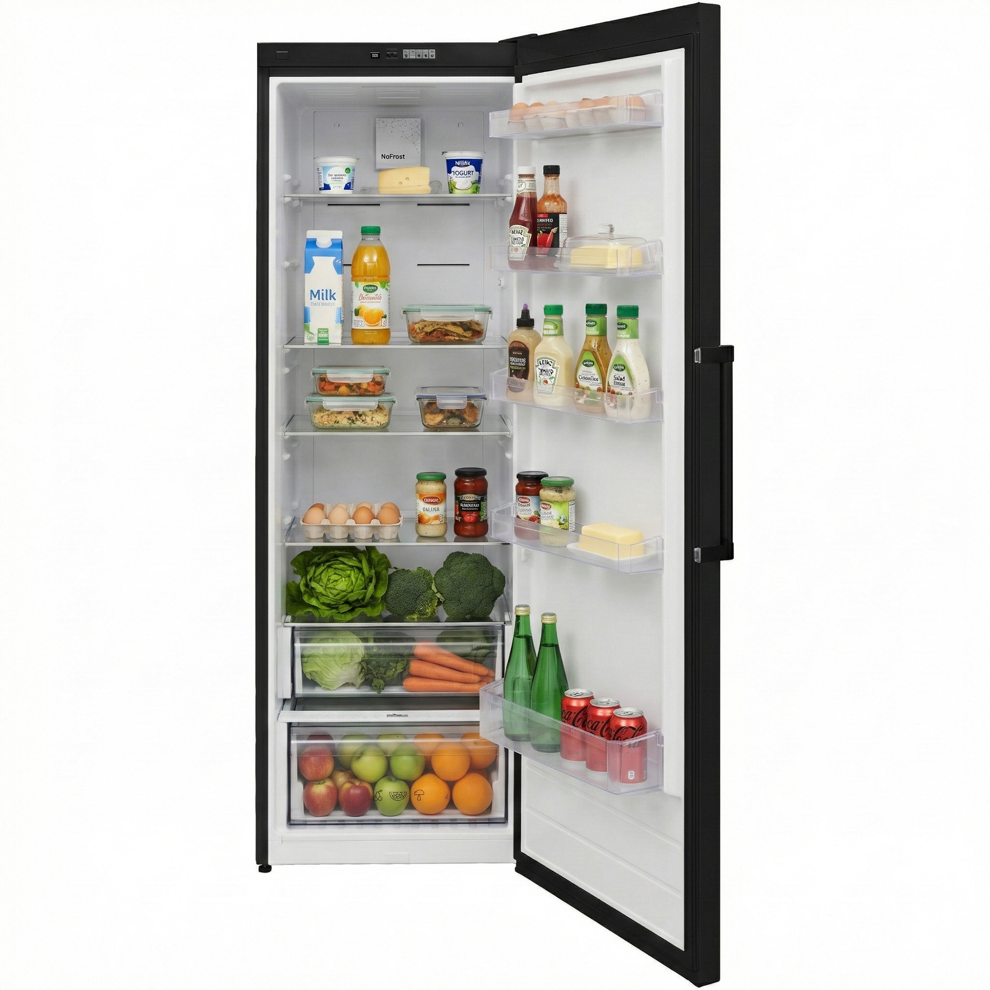 Un réfrigérateur noir ouvert avec du lait, des œufs, des légumes, des fruits, des sauces et des boissons.