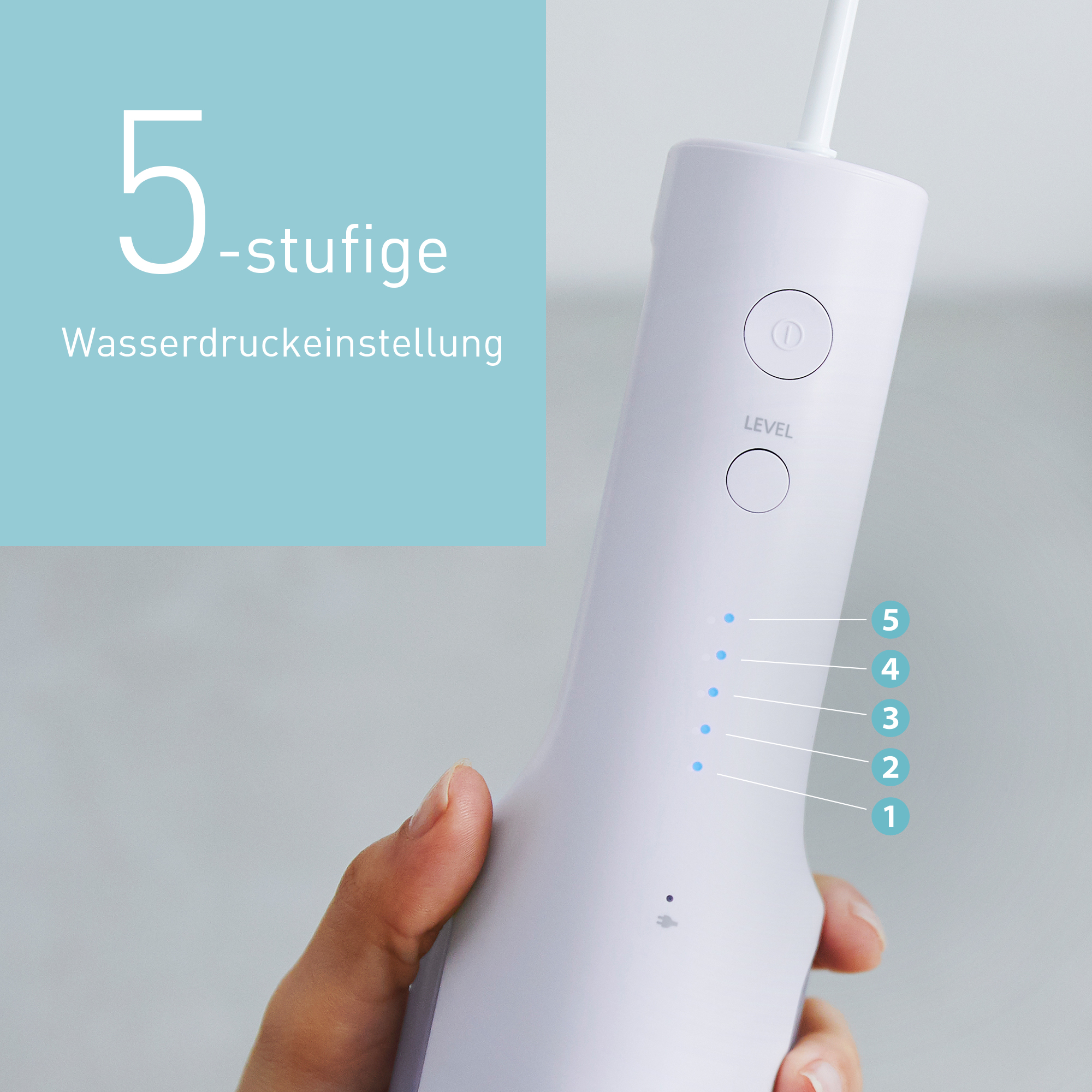 Weiße Munddusche mit 5 Stufen Wasserstrahleinstellung, von Hand gehalten.