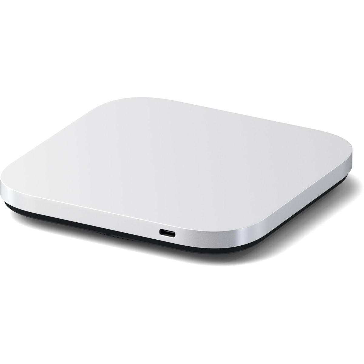 Ein weißes, flaches Qi-Ladegerät mit silbernem Rand und USB-C-Anschluss.