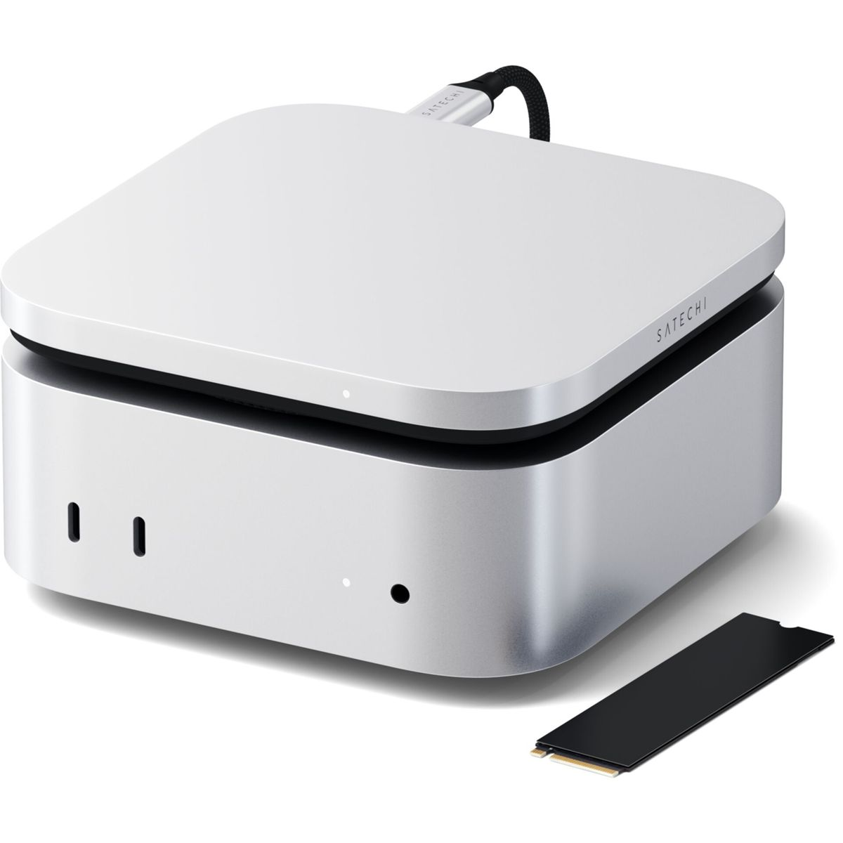 Silbernes Satechi-Gehäuse mit Kabel und SSD daneben.