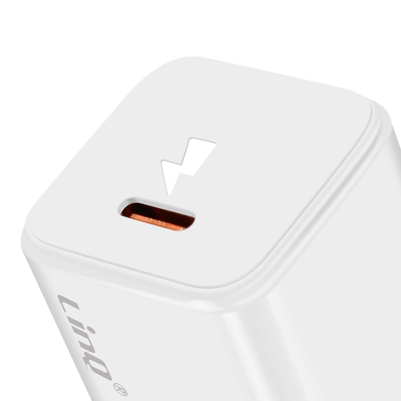 Una spina di ricarica bianca con simbolo a fulmine e porta USB-C.