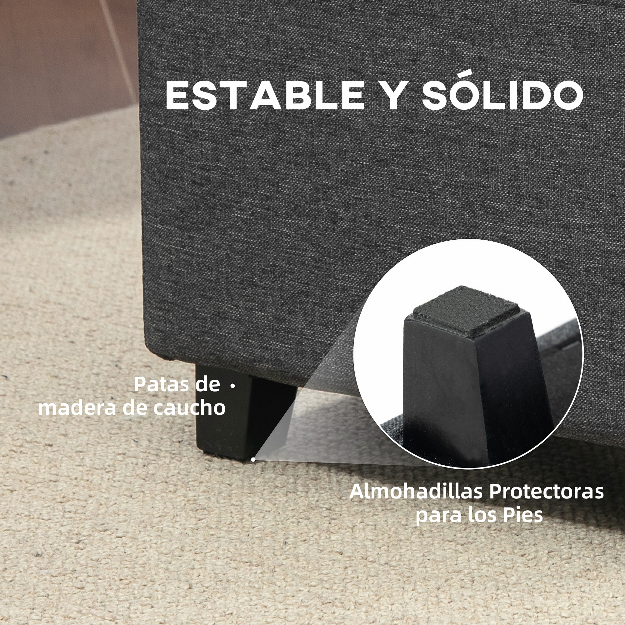 Sofá gris oscuro con patas de madera y almohadillas protectoras.