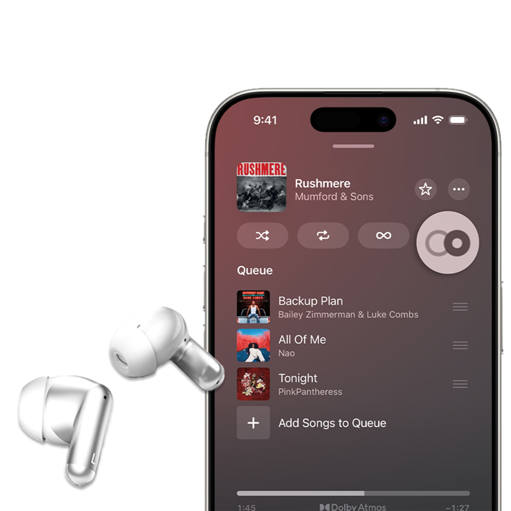 Müzik uygulaması gösteren bir akıllı telefonun yanında beyaz kulaklıklar.