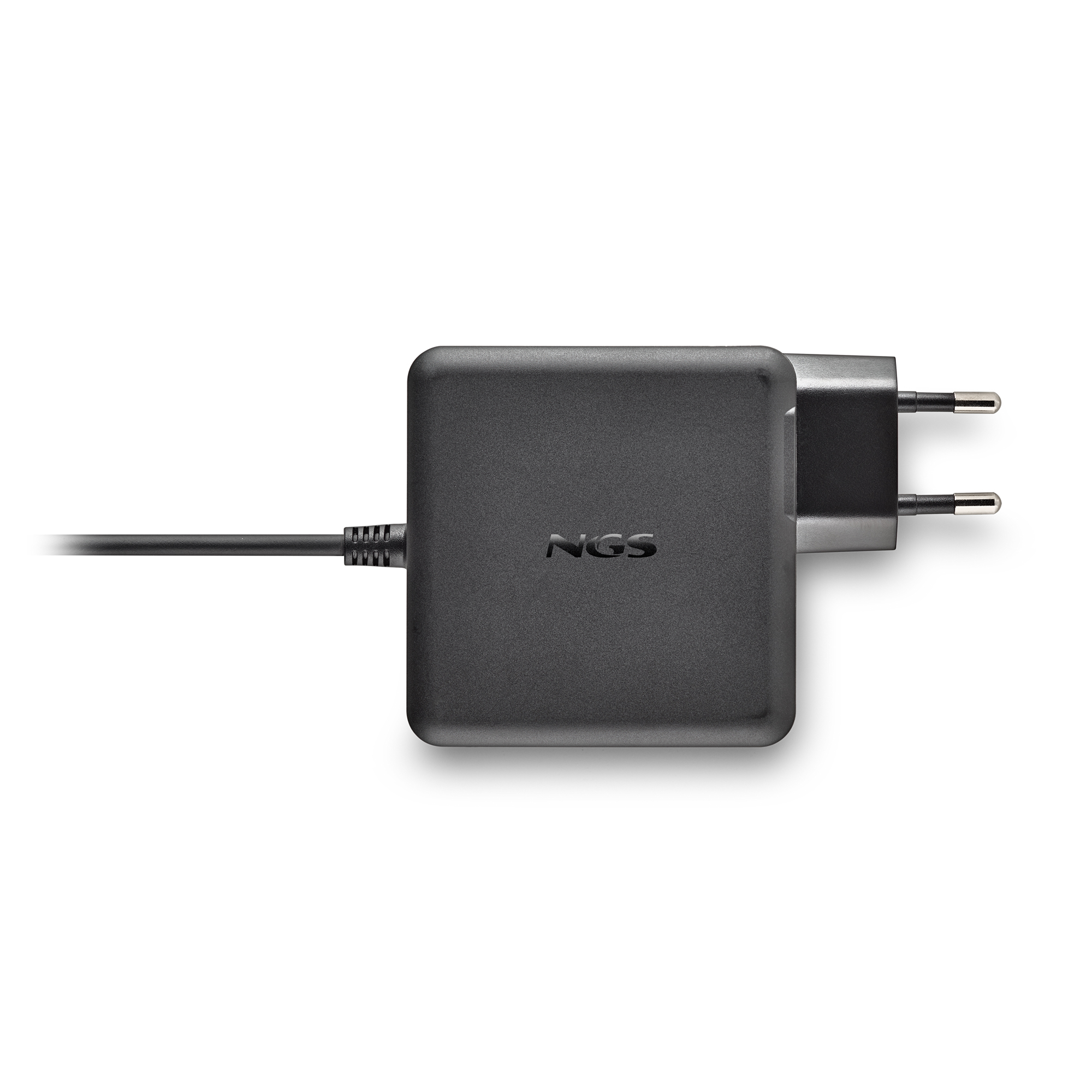 Adaptador de corriente negro con logo NGS y dos clavijas.