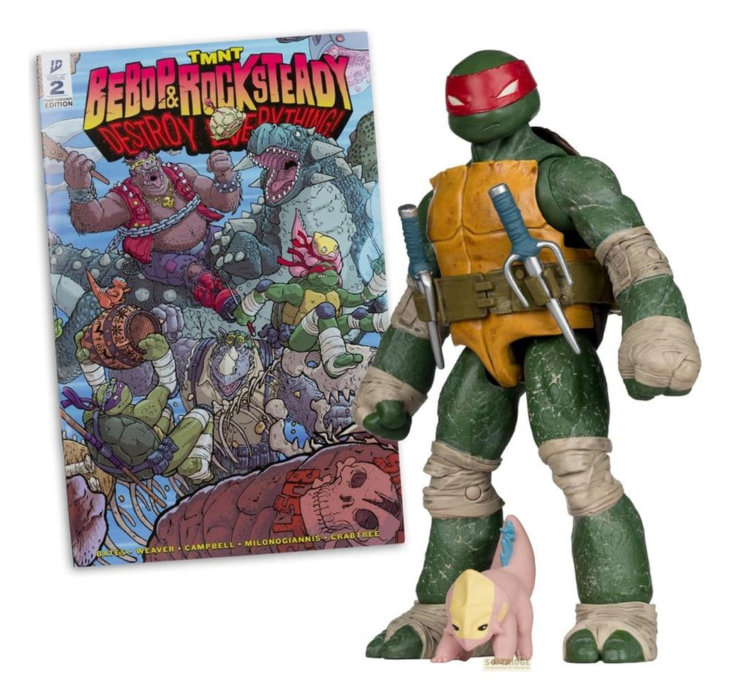 Statua di Raphael accanto a un fumetto Bebop & Rocksteady Destroy Everything.