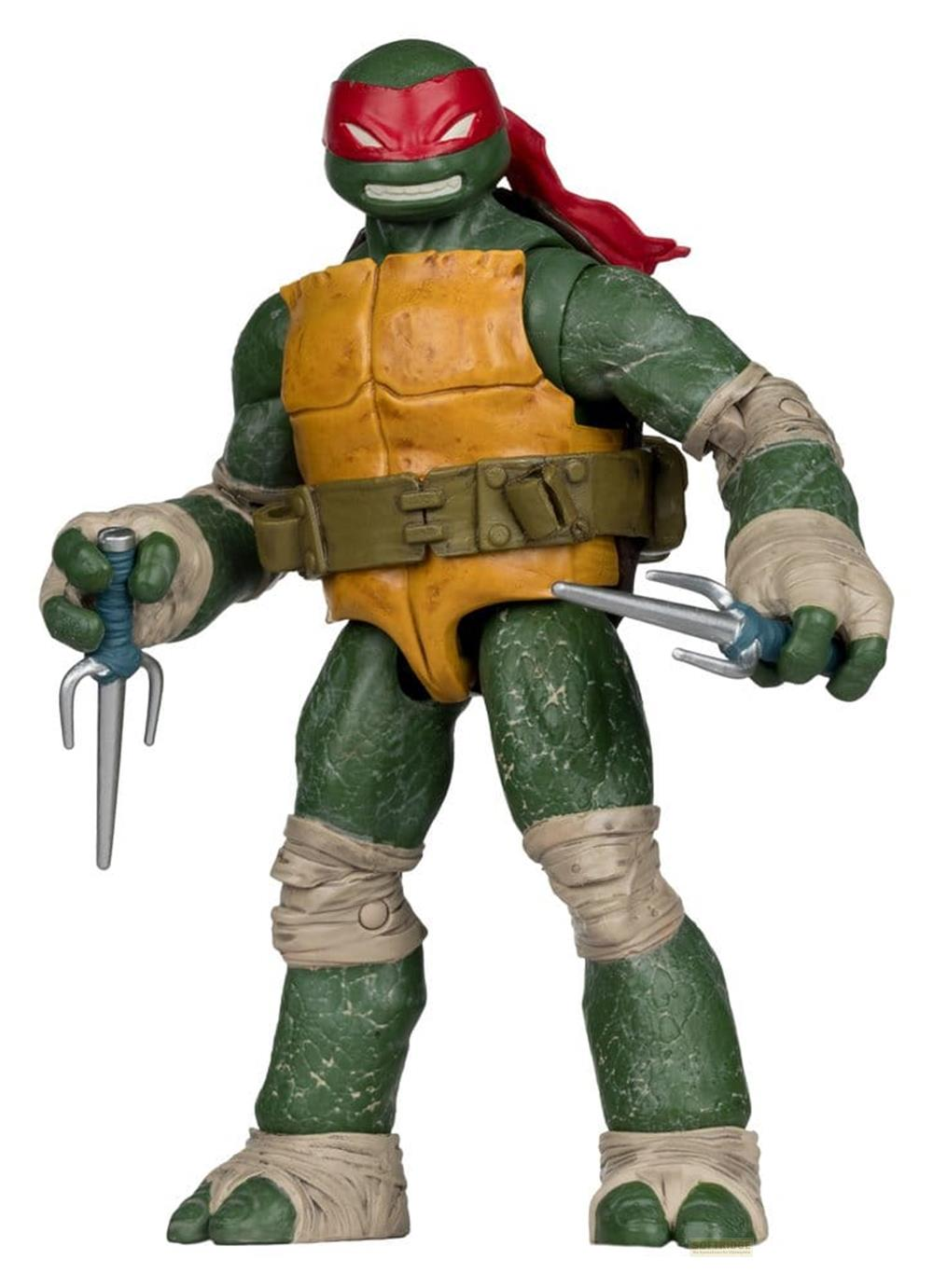 Una tartaruga verde con maschera rossa tiene armi sai in entrambe le mani.