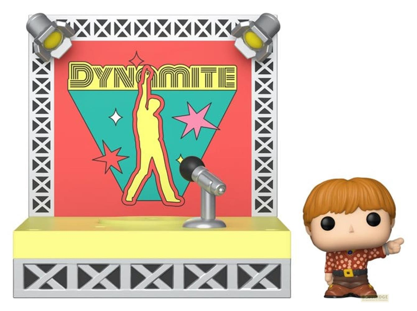Un set de figuras Pop con un escenario con texto "Dynamite" y una figura.
