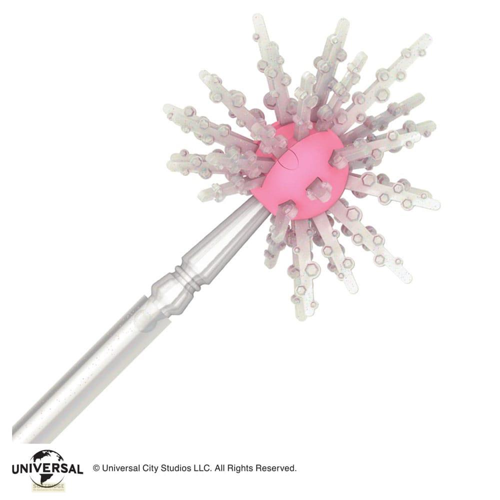 Ein pinker Griff mit einem sternförmigen Kopf aus durchsichtigen Kristallen.