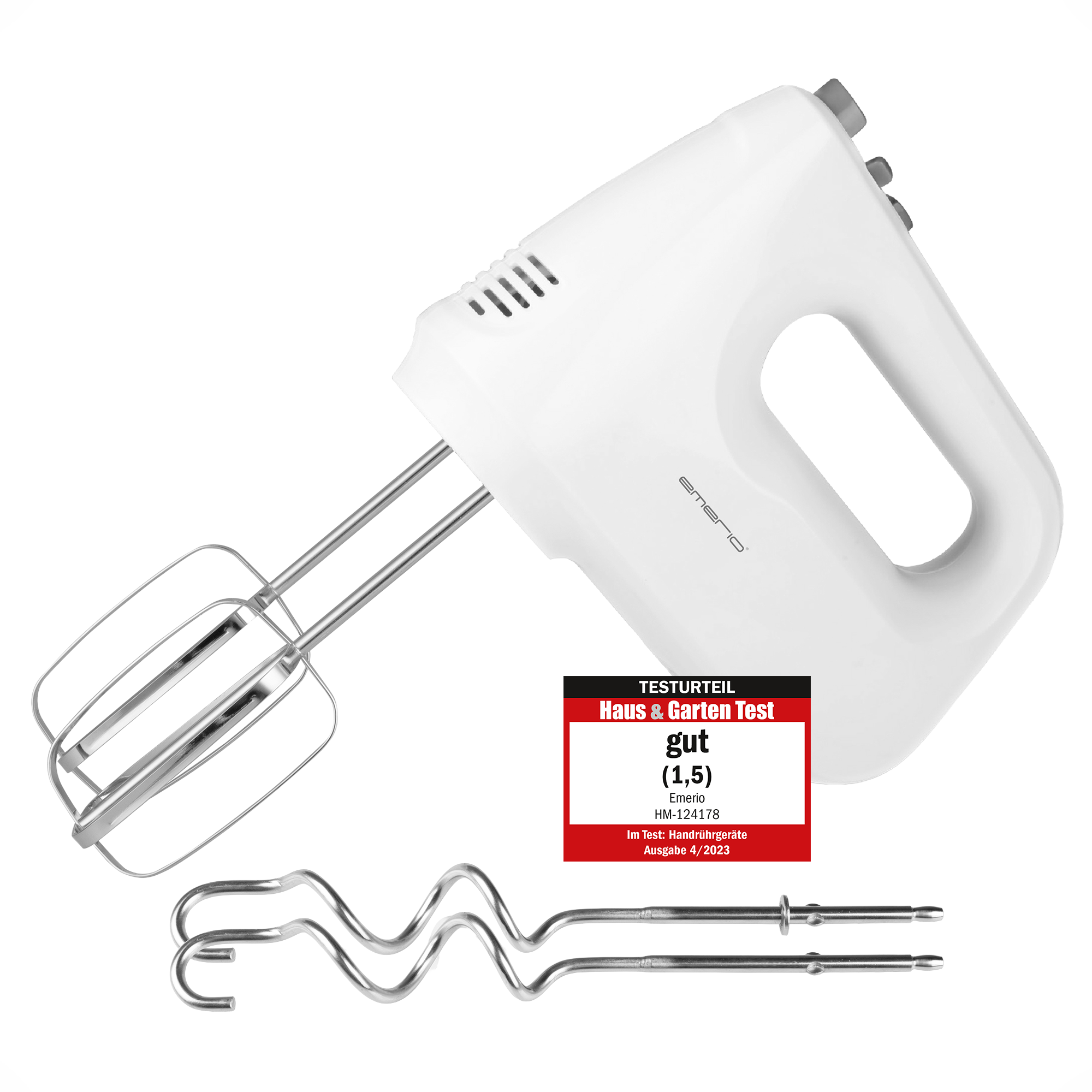Ein weißer Handmixer mit Rührbesen und Knethaken auf weißem Grund.