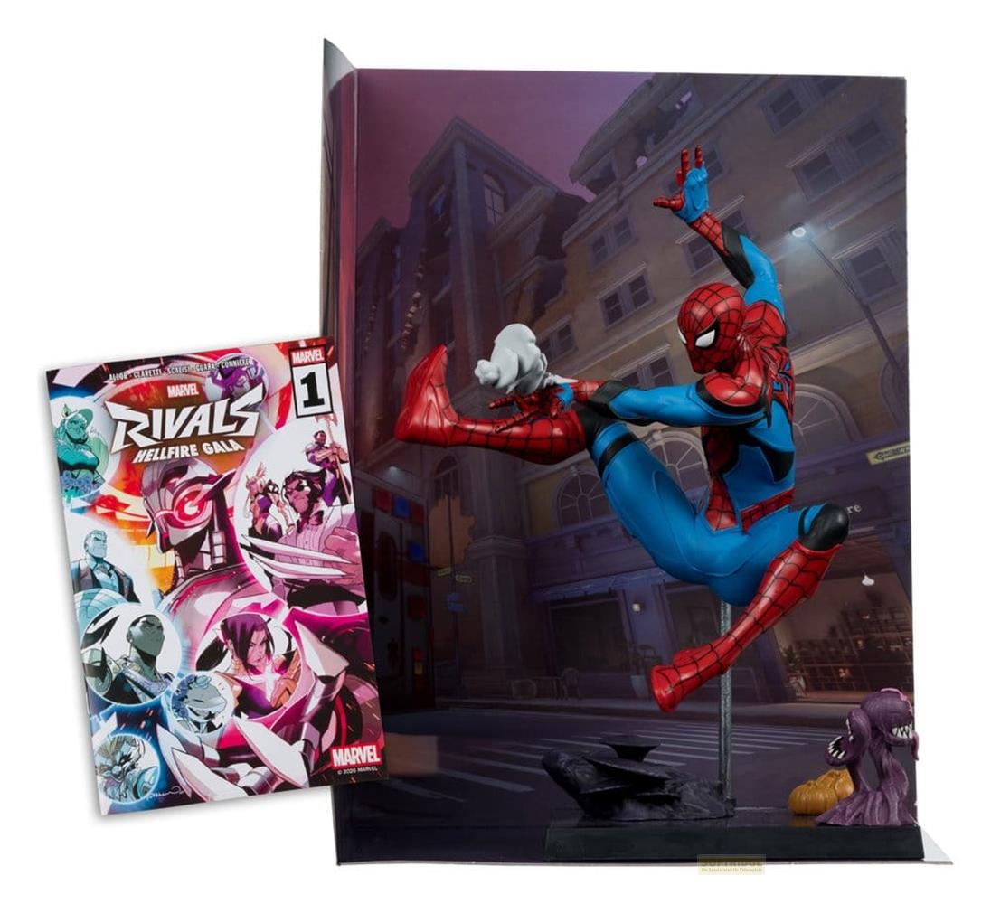 Spiderman-Figur in Aktion vor Comic und Stadtkulisse. Lila Figur unten rechts.