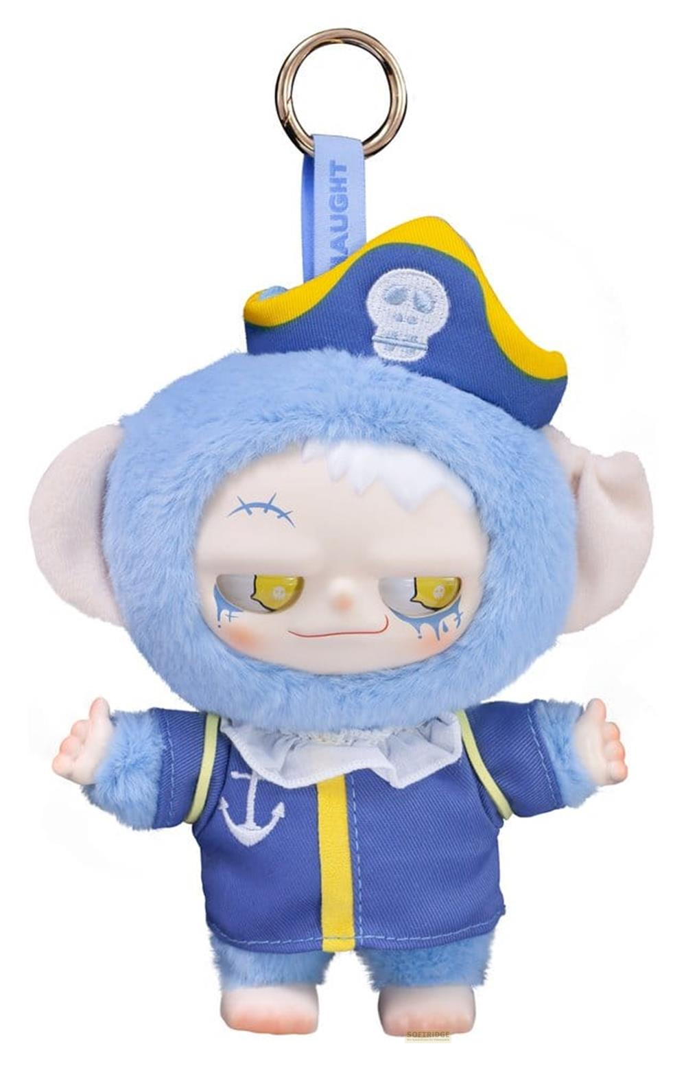 Eine blaue Plüschpuppe mit Piratenhut, Totenkopf und Ankerdetail.